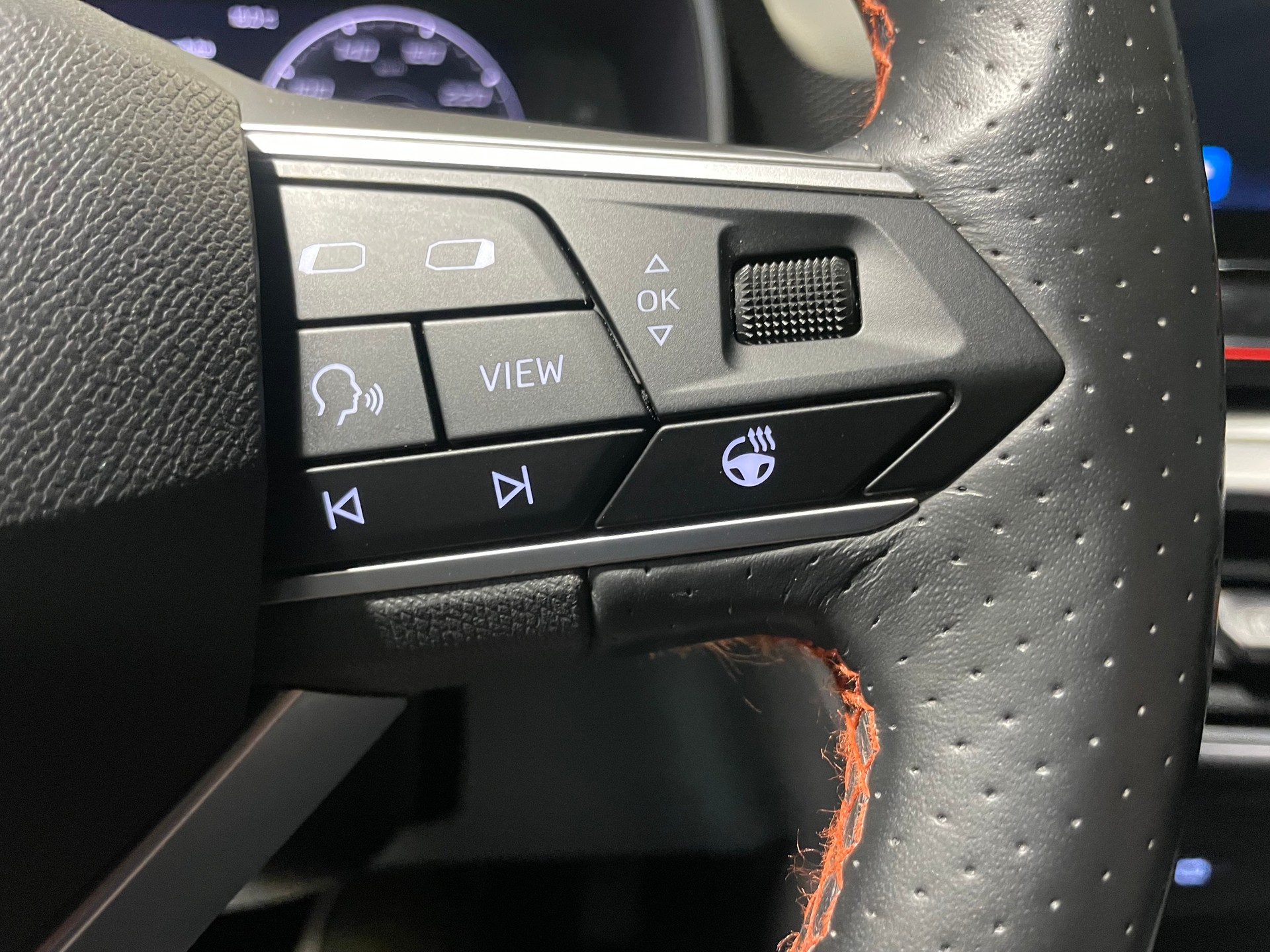 SEAT Leon ST 1.5 eTSI mHEV DSG FR (18)-image-11