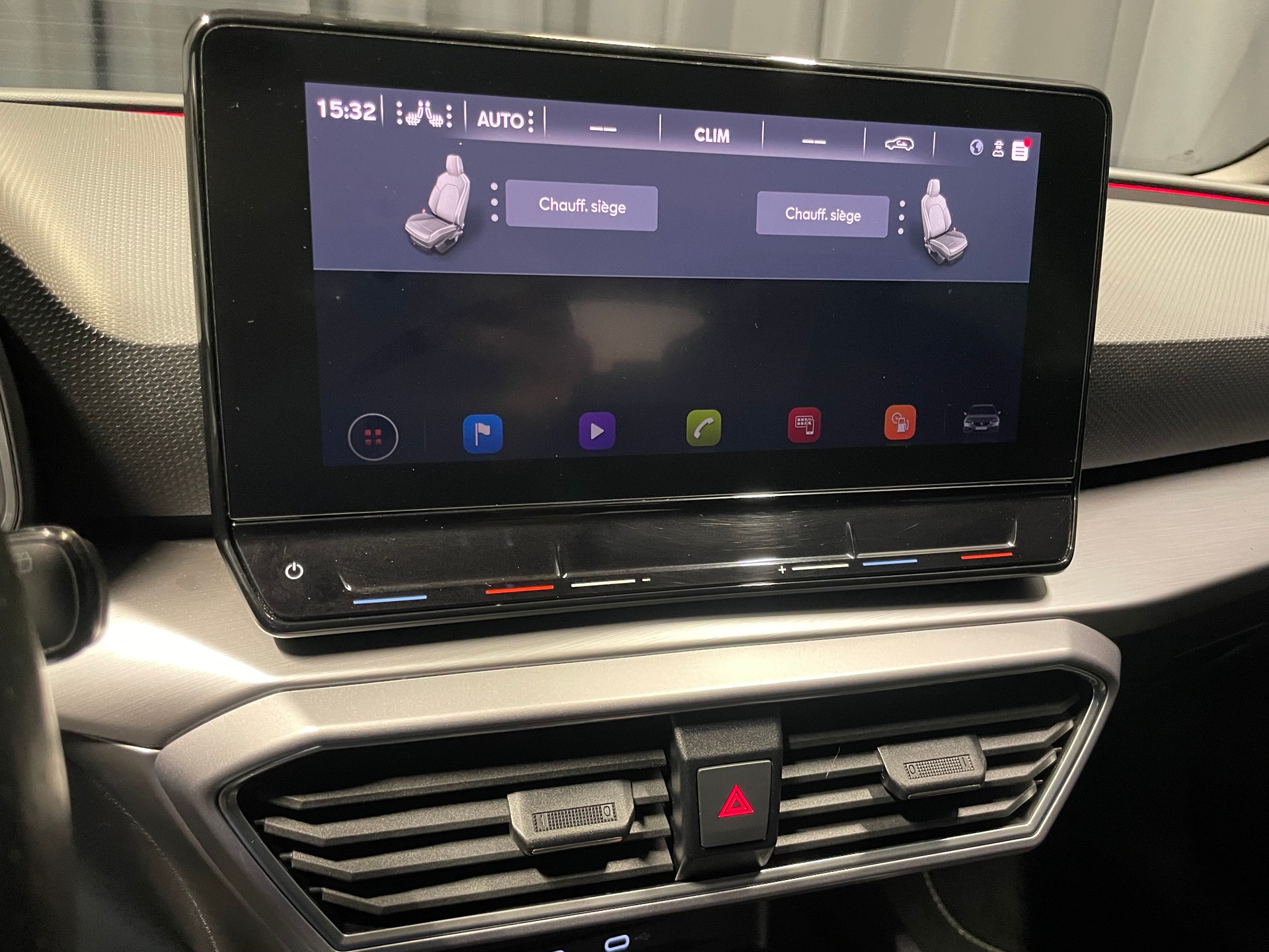 SEAT Leon ST 1.5 eTSI mHEV DSG FR (18)-image-14