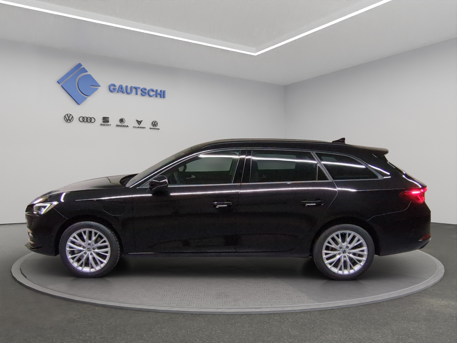SEAT Leon ST 1.5 eHybrid pHEV DSG Style-image-1