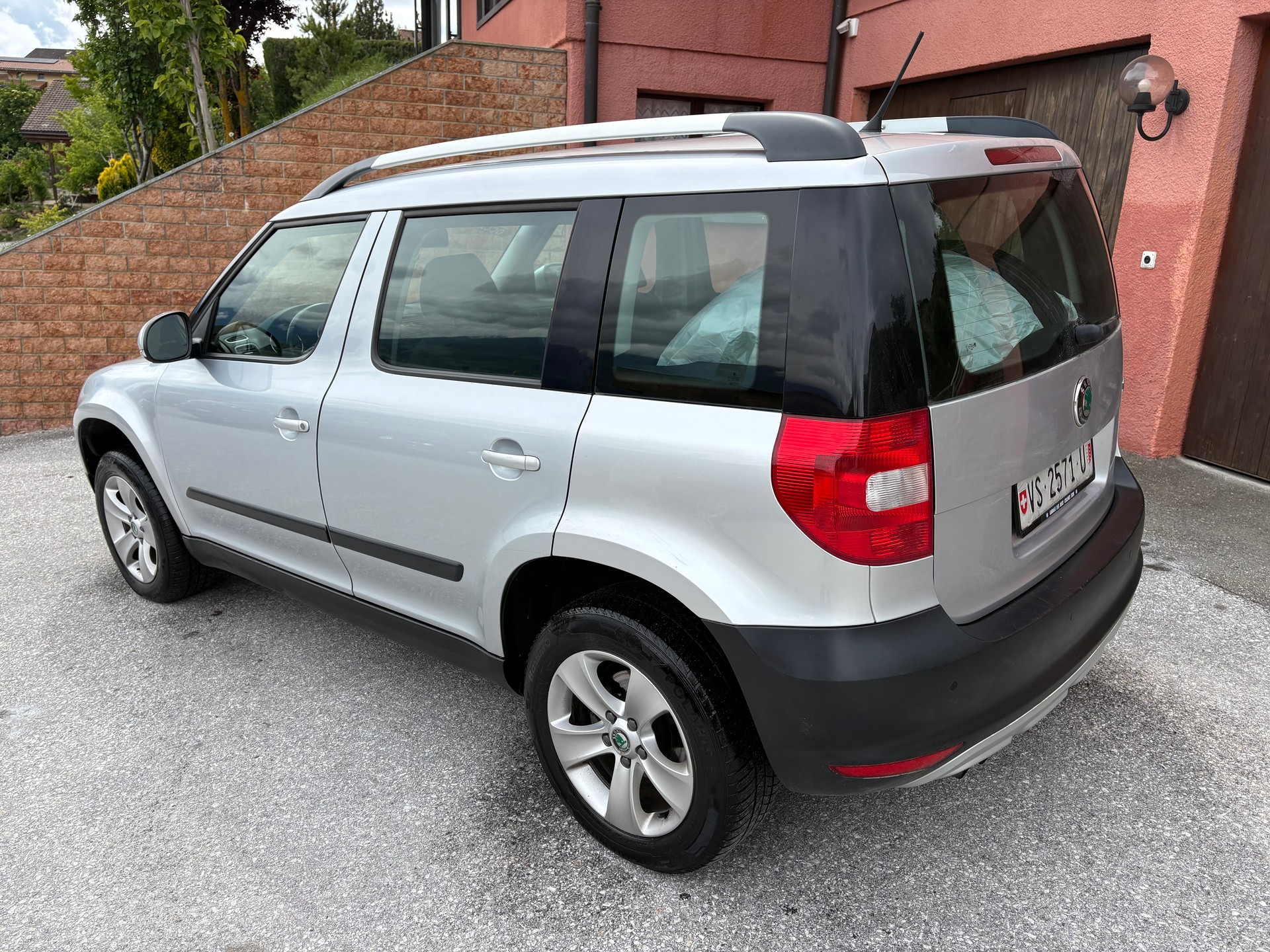 SKODA Yeti 1.8 TSI Active 4x4-image-3