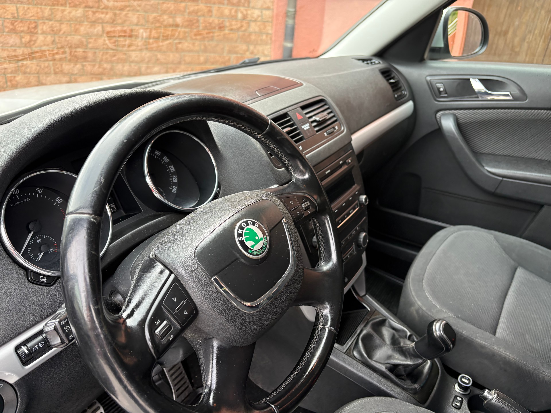 SKODA Yeti 1.8 TSI Active 4x4-image-6
