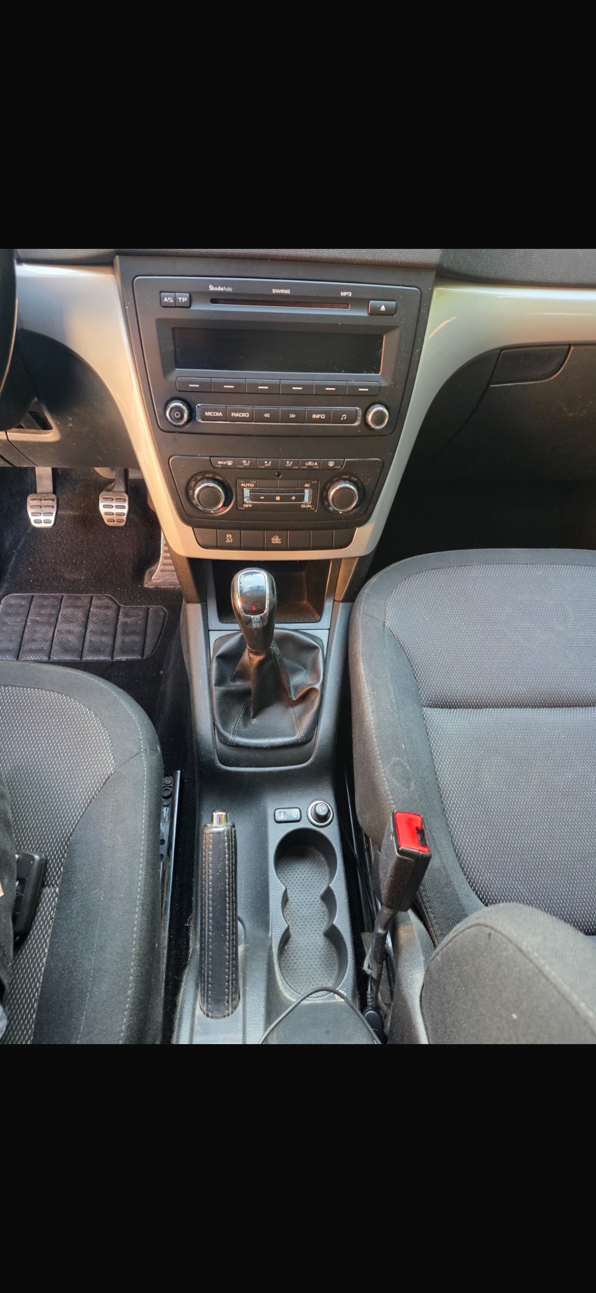 SKODA Yeti 1.8 TSI Active 4x4-image-8