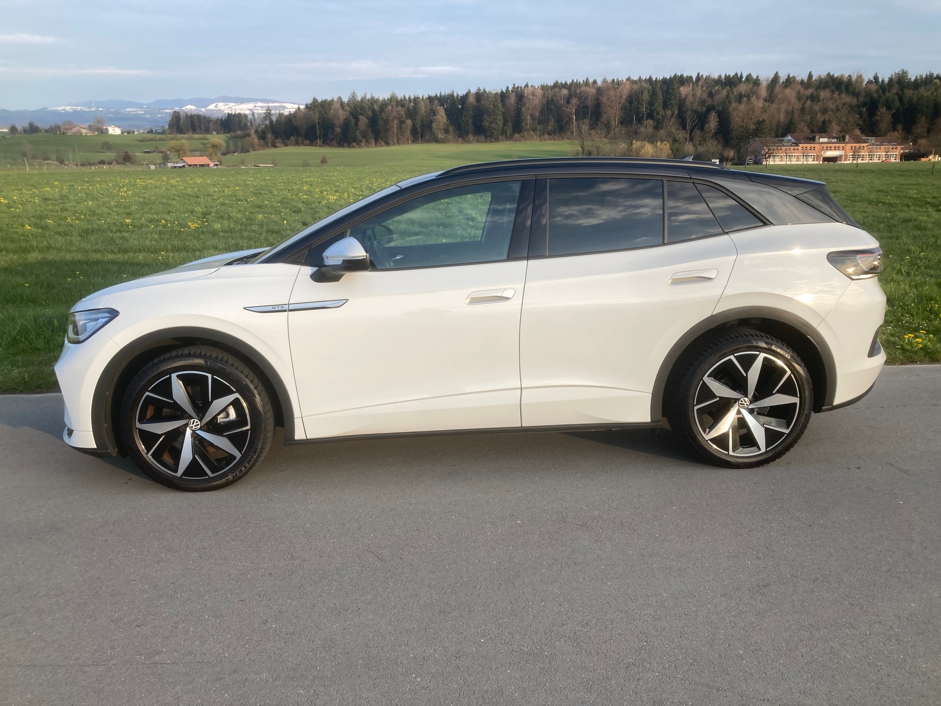 VW ID.4 GTX 77 kWh 4Motion mit Panorama Dach-image-4