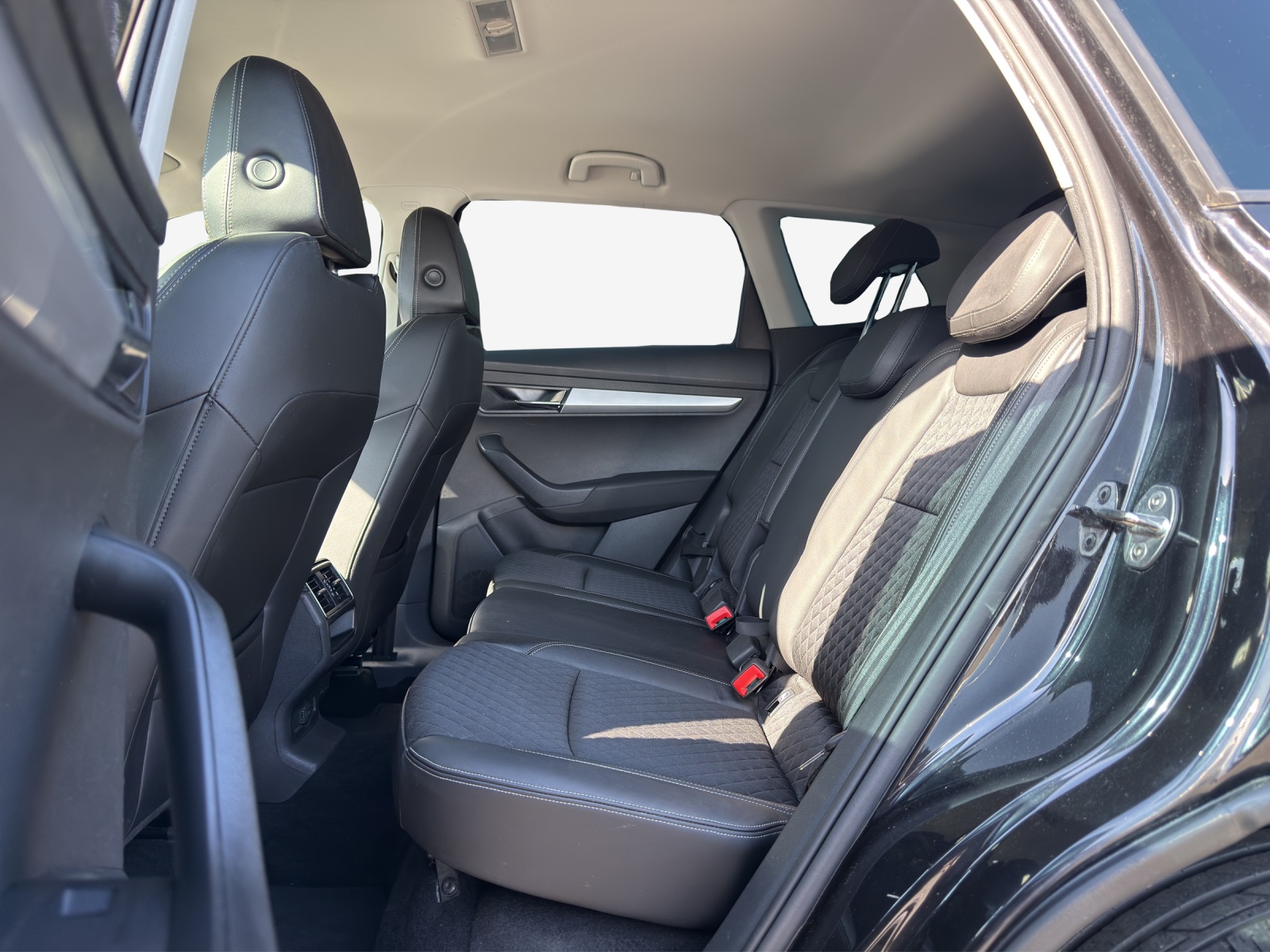 SKODA Karoq 1.5 TSI ACT Ambition DSG-image-11