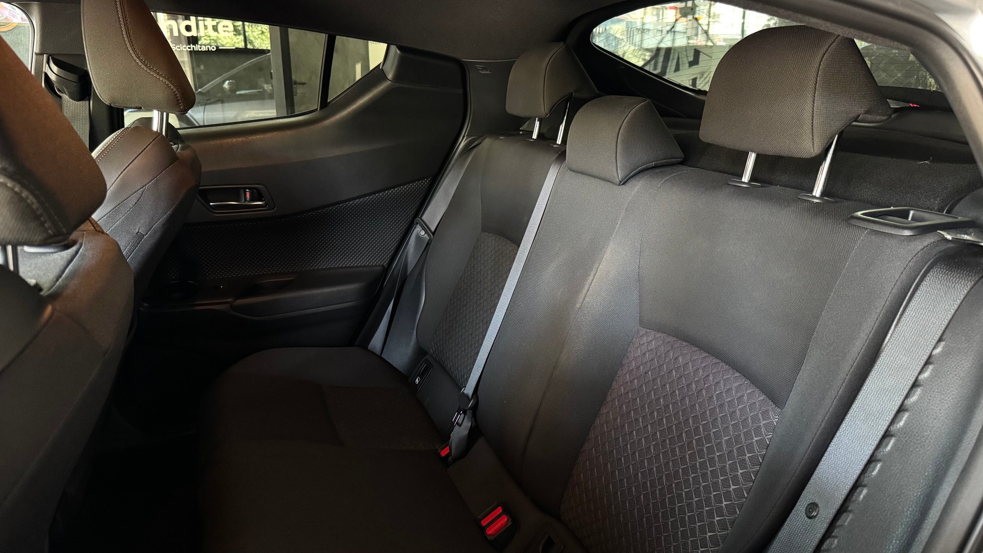 TOYOTA C-HR-image-10