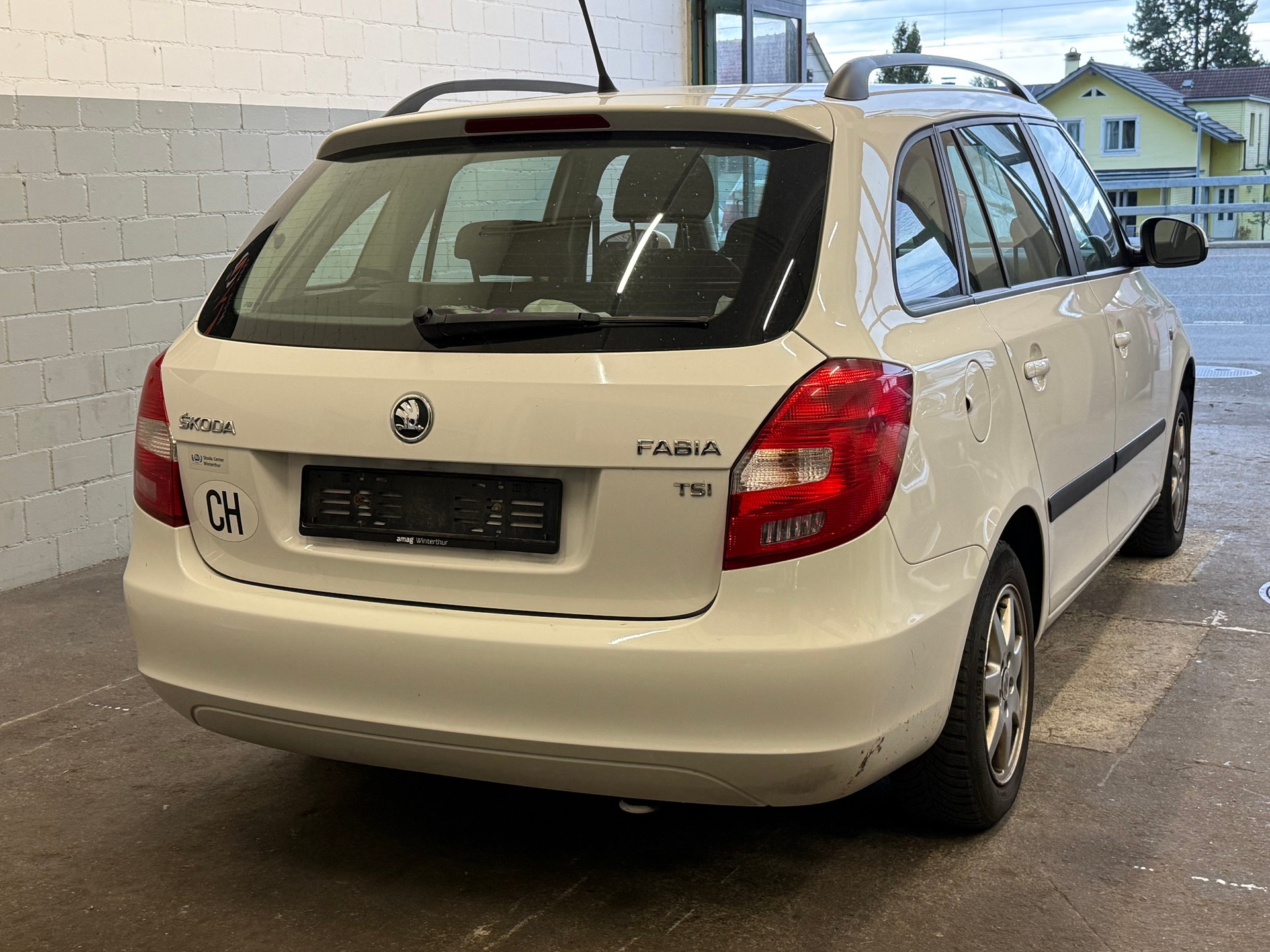 SKODA Fabia 1.2 TSI Fresh-image-4