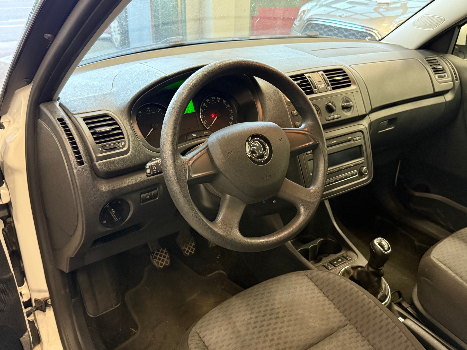 SKODA Fabia 1.2 TSI Fresh-image-9