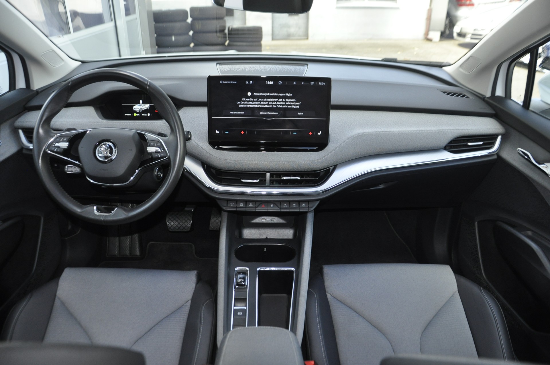 SKODA Enyaq iV 80-image-10