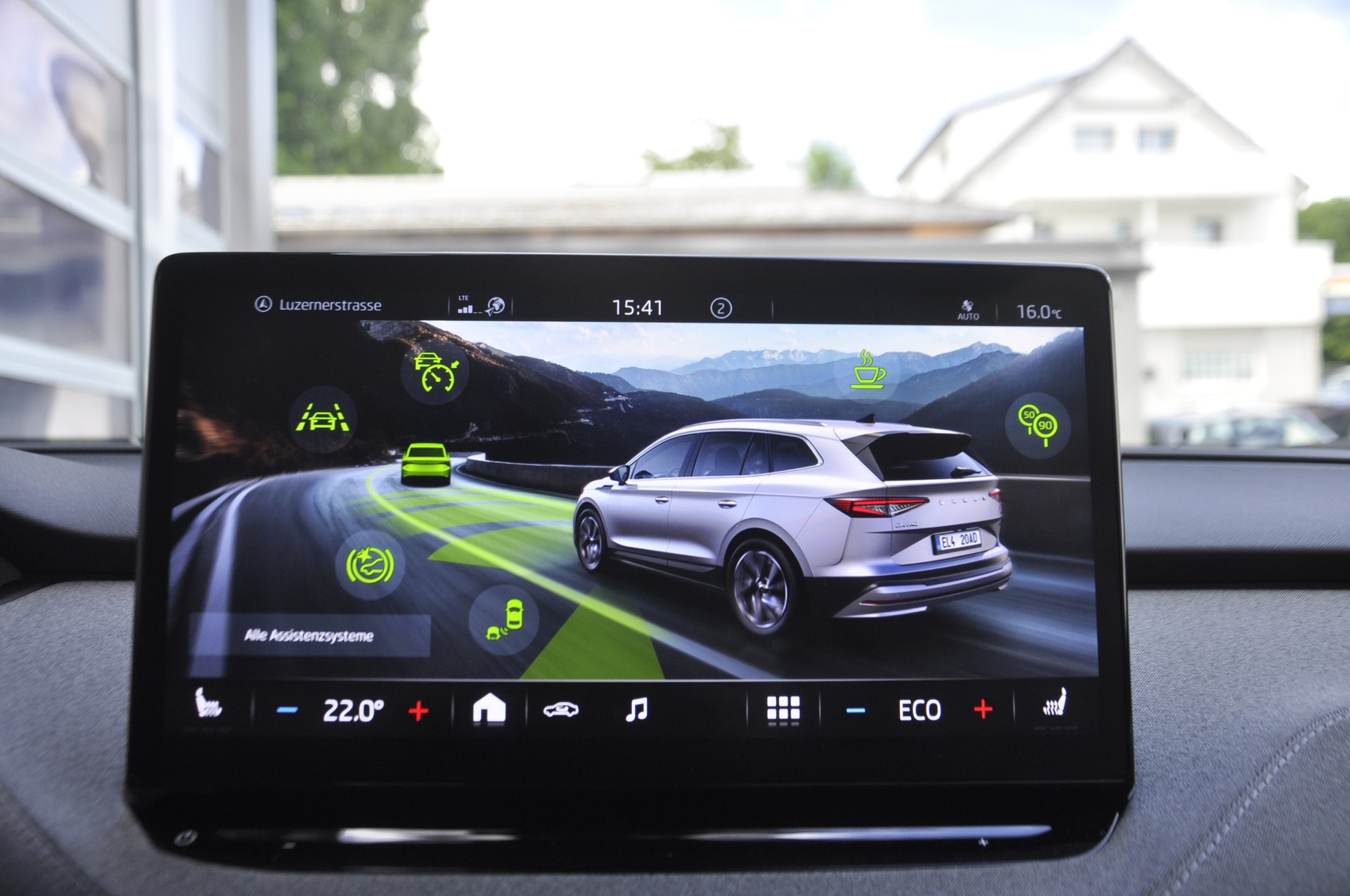 SKODA Enyaq iV 80-image-12