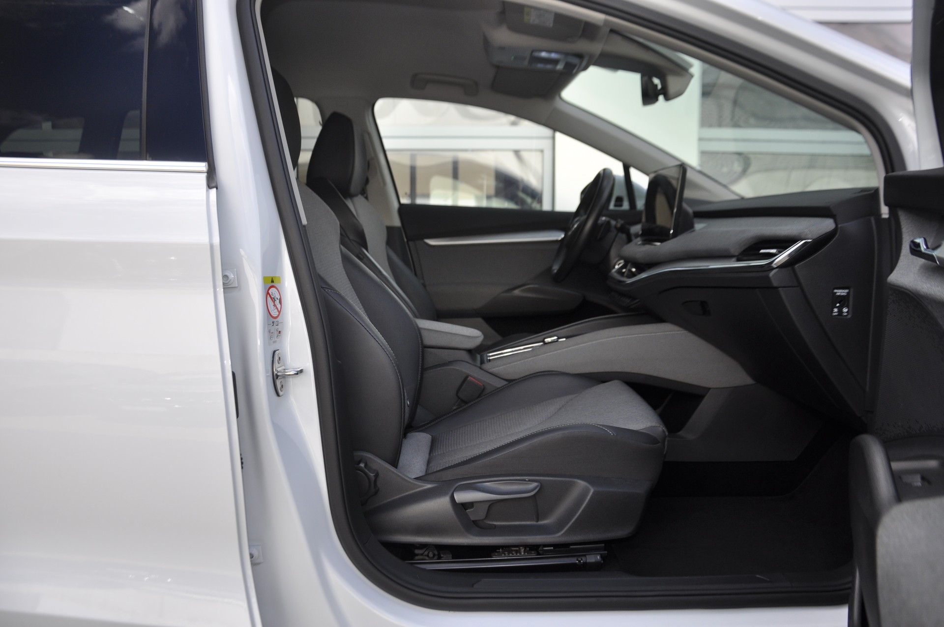 SKODA Enyaq iV 80-image-7