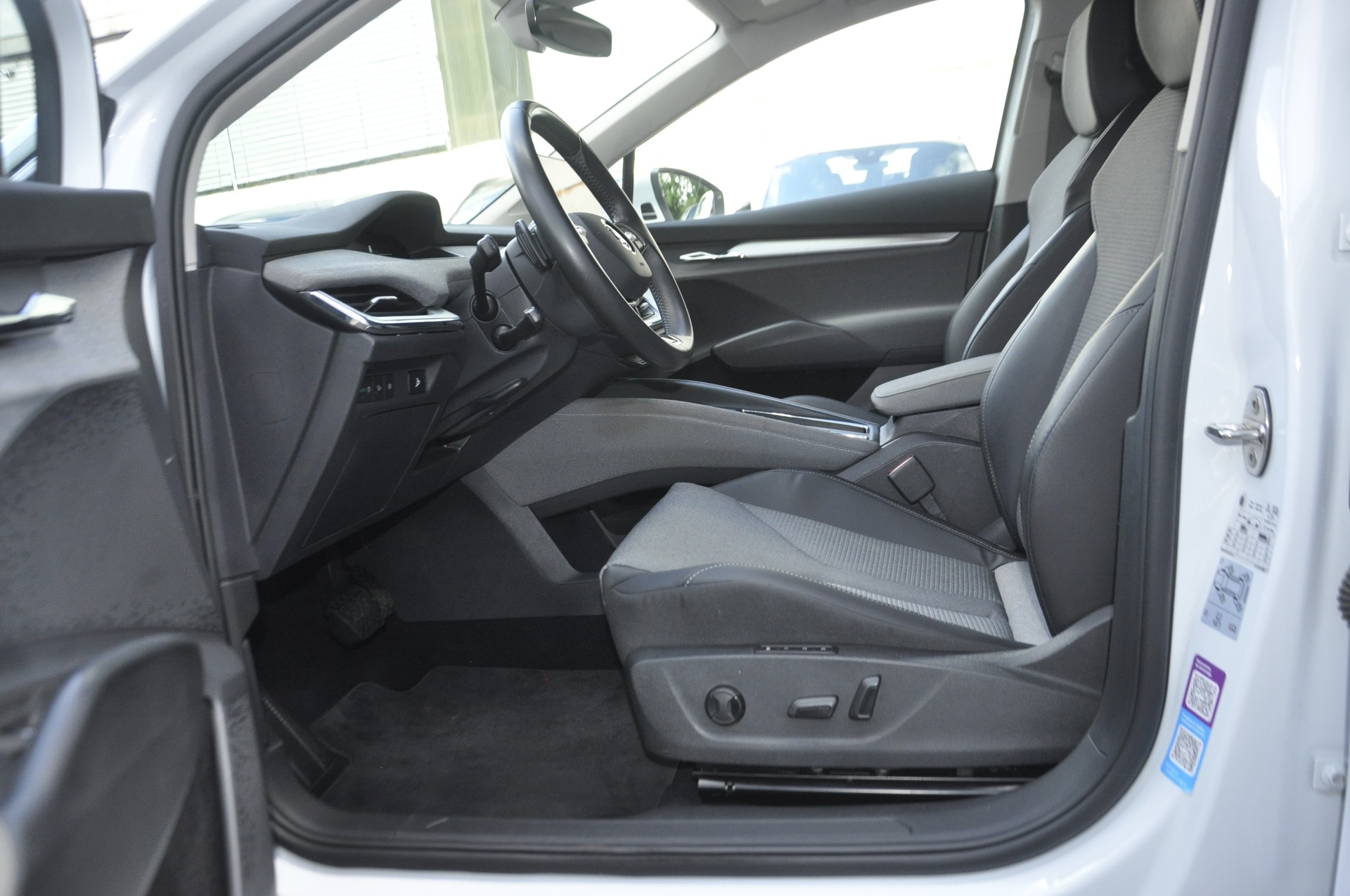 SKODA Enyaq iV 80-image-4
