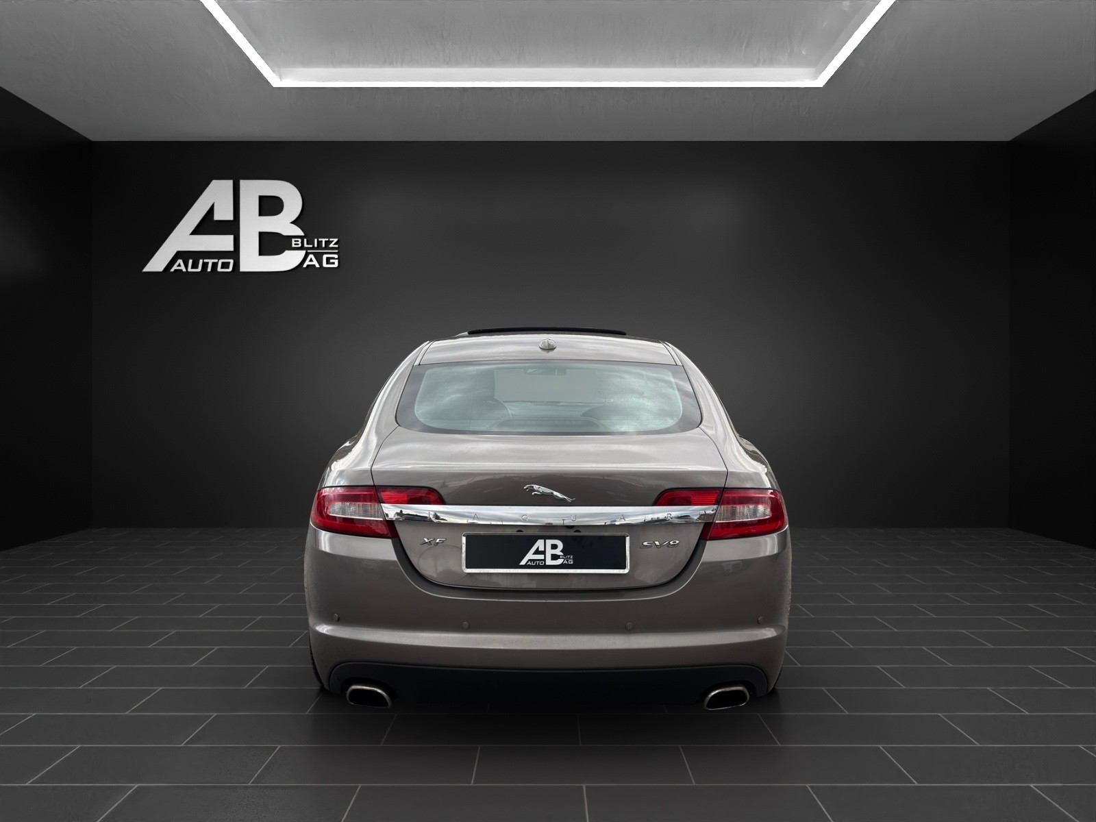 JAGUAR XF 4.2 V8 S/C-image-3