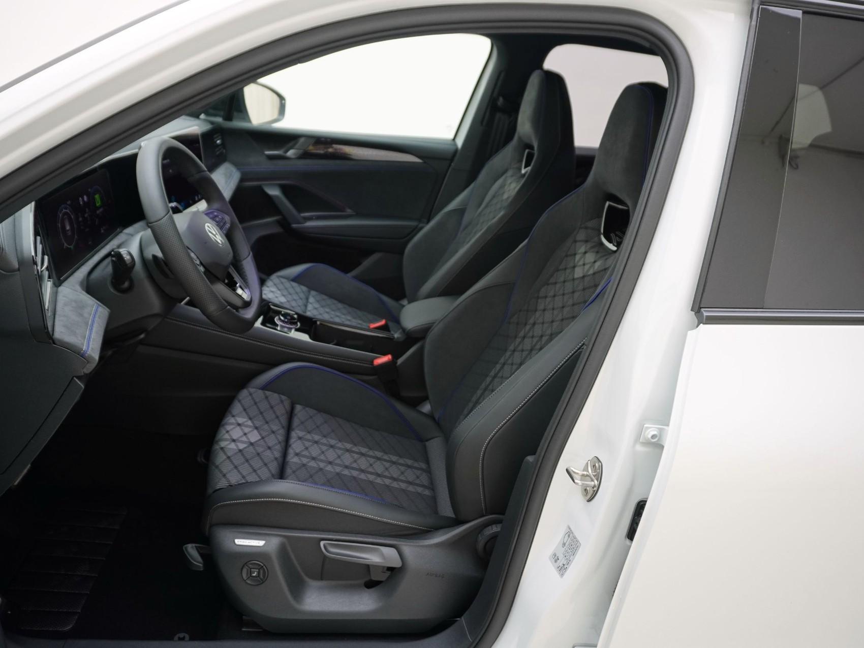 VW Tiguan 2.0 TSI R-Line 4motion-image-12