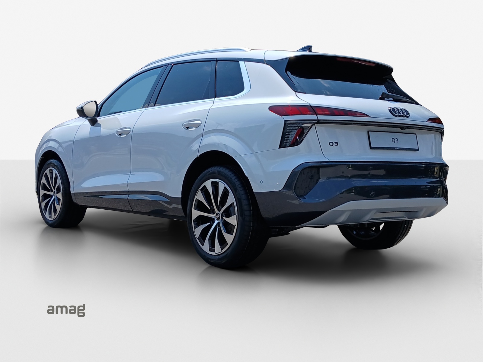 AUDI Q3 SUV 110 kW TFSI S tronic-image-2