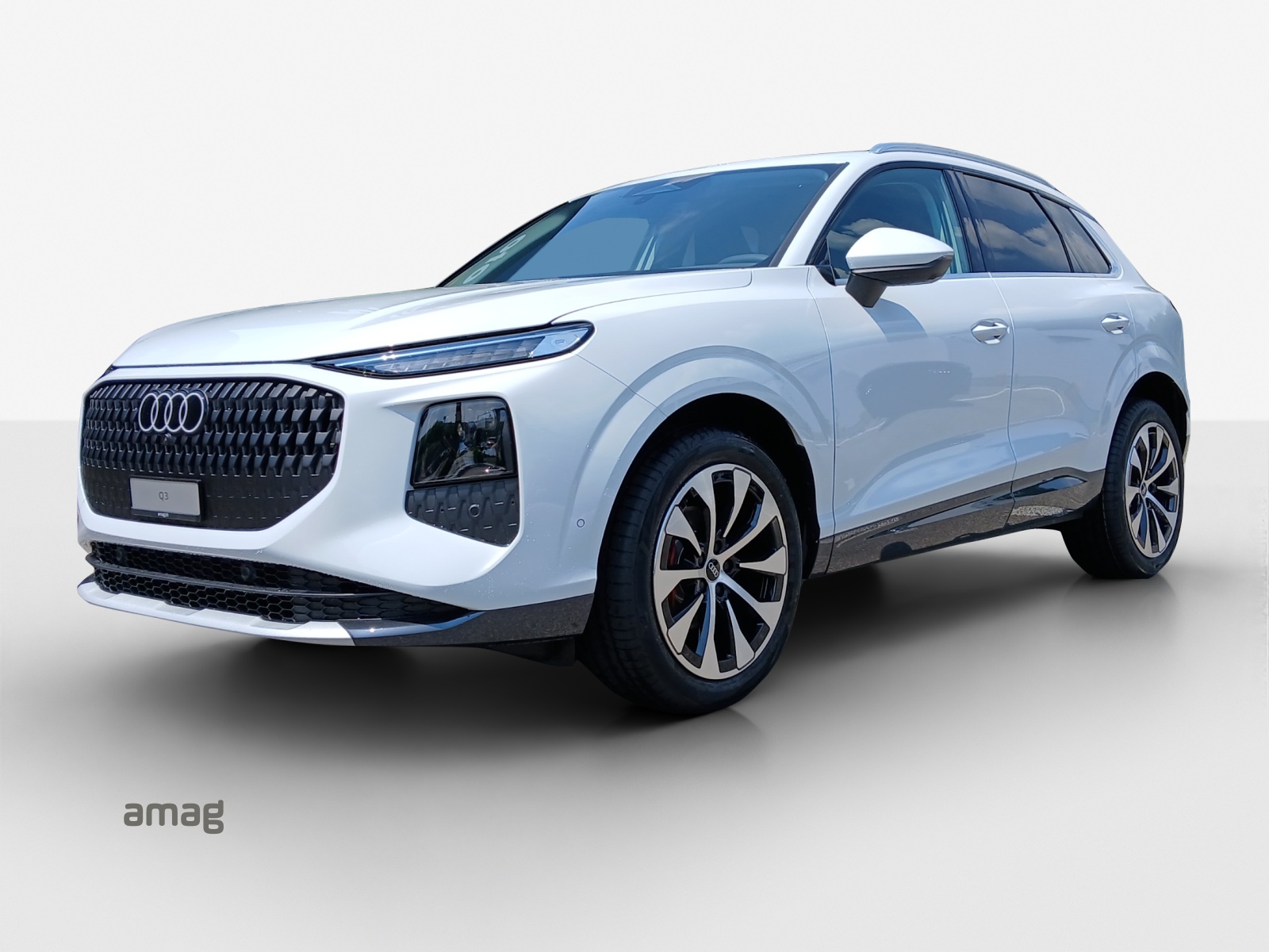 AUDI Q3 SUV 110 kW TFSI S tronic-image-0