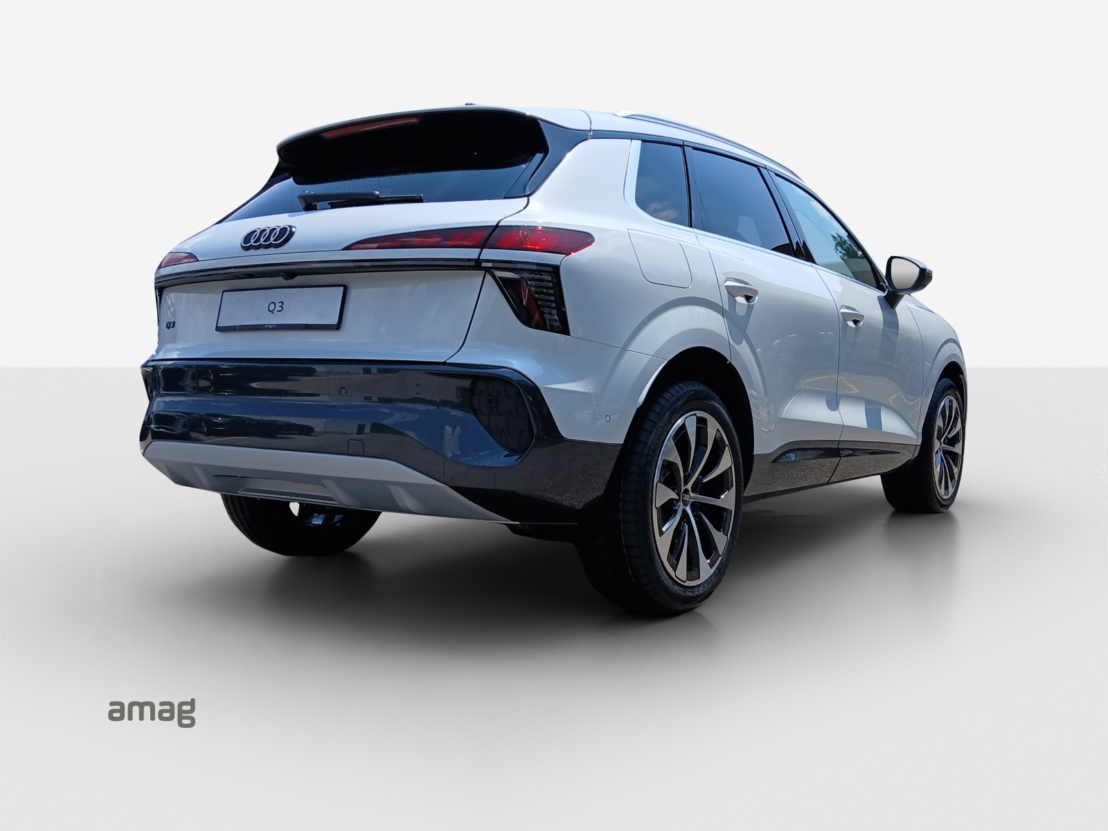 AUDI Q3 SUV 110 kW TFSI S tronic-image-4