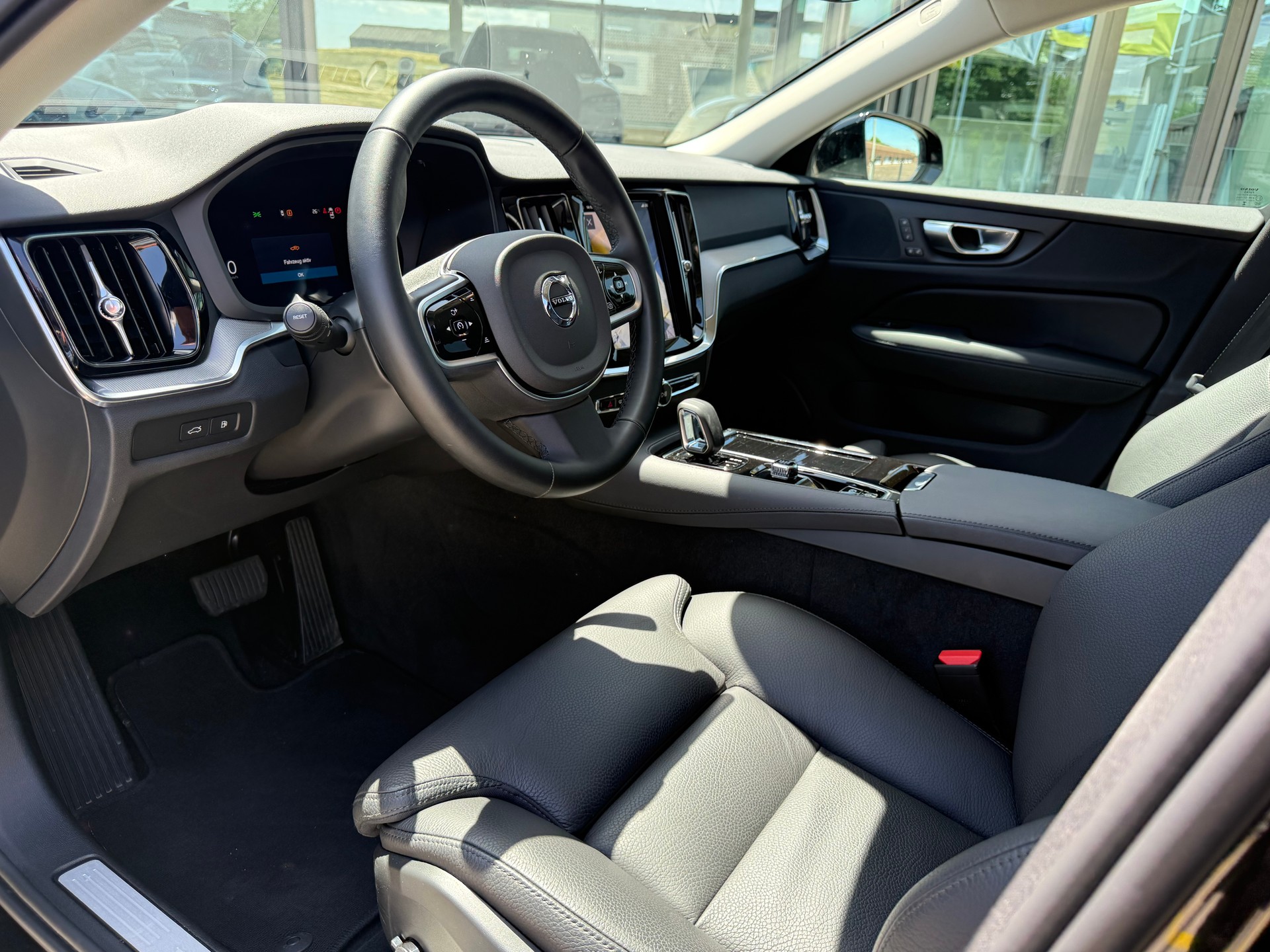 VOLVO V60 T6 eAWD Plug in Hybrid Plus Dark Geartronic-image-10