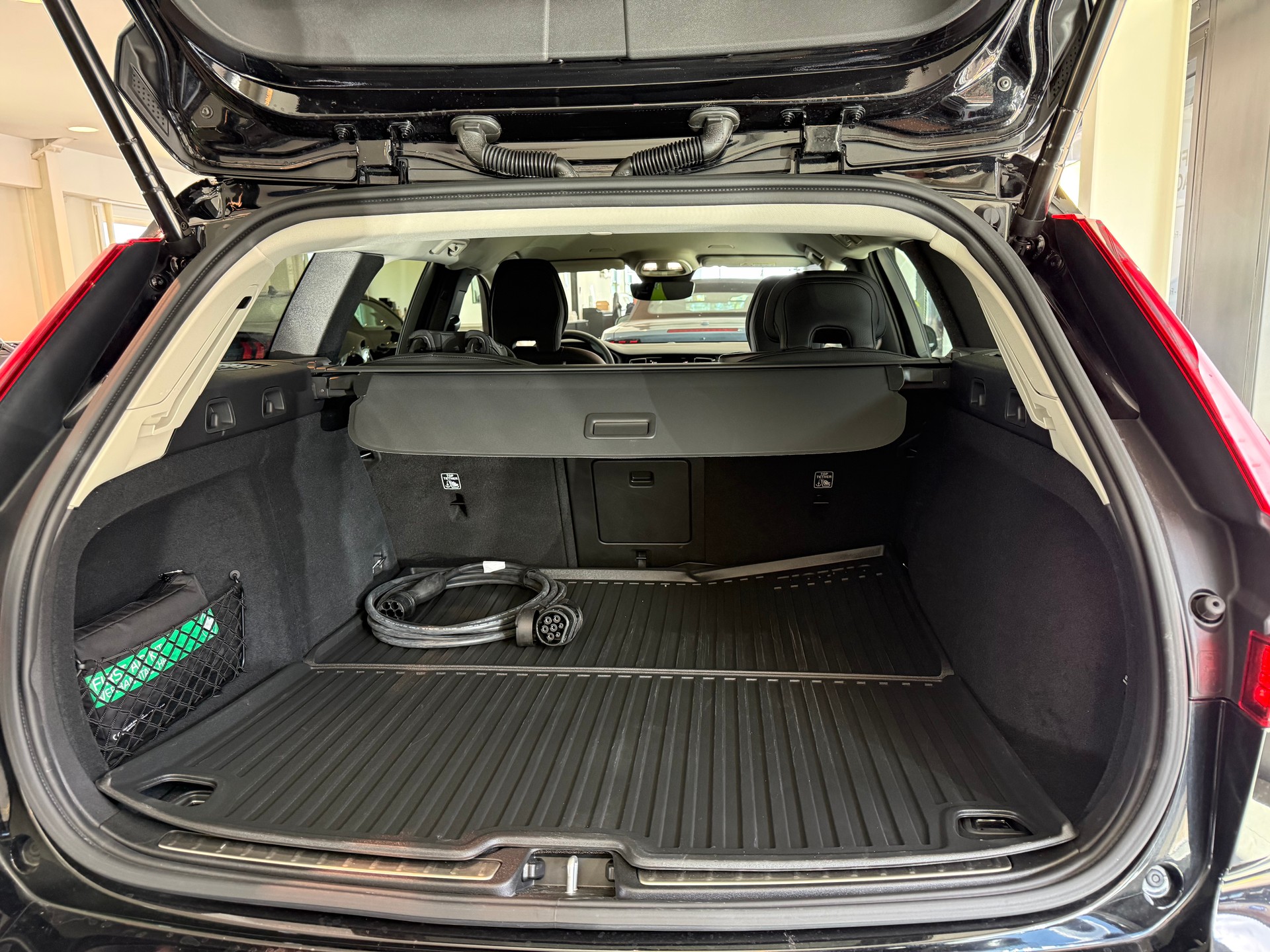 VOLVO V60 T6 eAWD Plug in Hybrid Plus Dark Geartronic-image-2