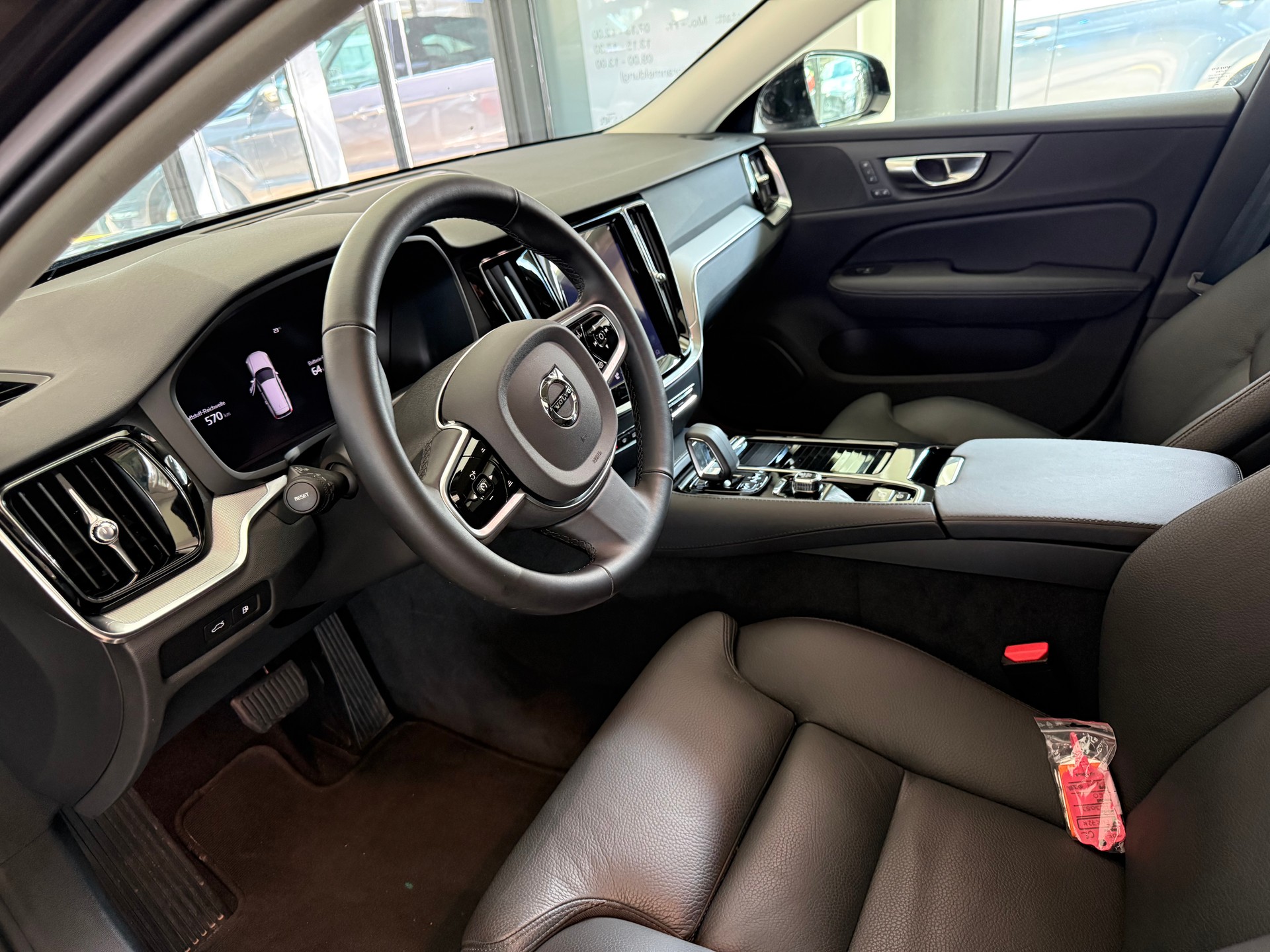 VOLVO V60 T6 eAWD Plug in Hybrid Plus Dark Geartronic-image-3