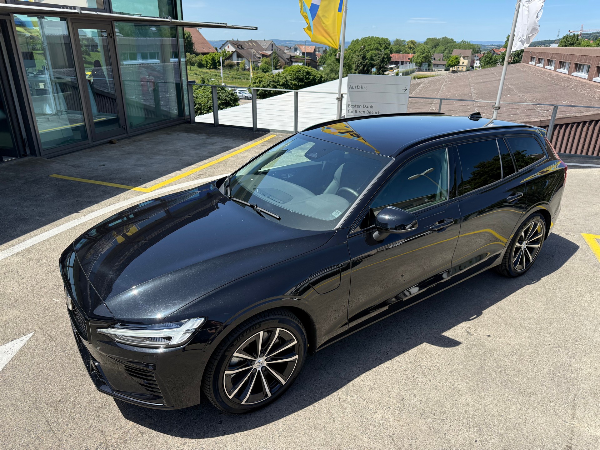 VOLVO V60 T6 eAWD Plug in Hybrid Plus Dark Geartronic-image-8