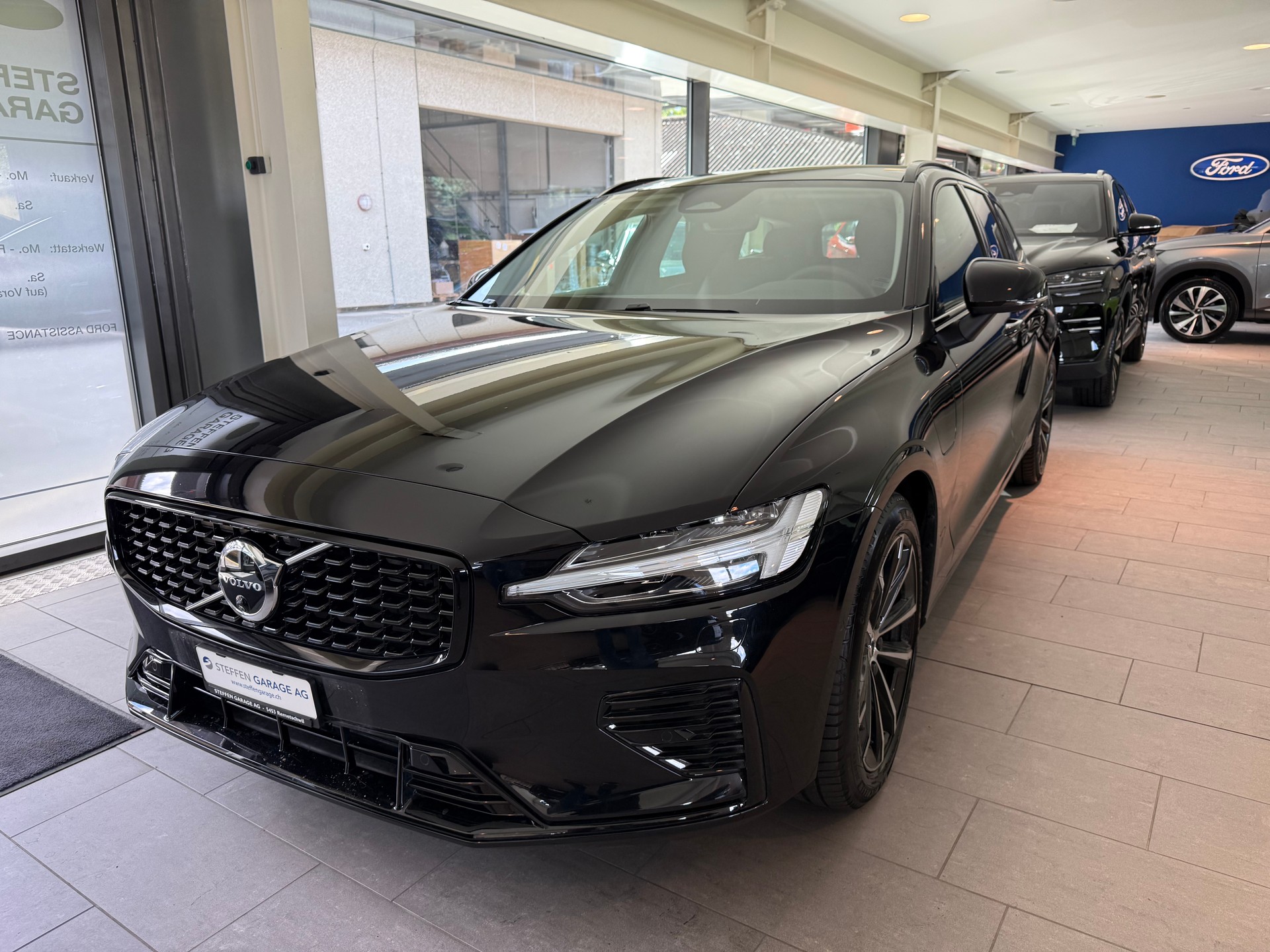 VOLVO V60 T6 eAWD Plug in Hybrid Plus Dark Geartronic-image-0