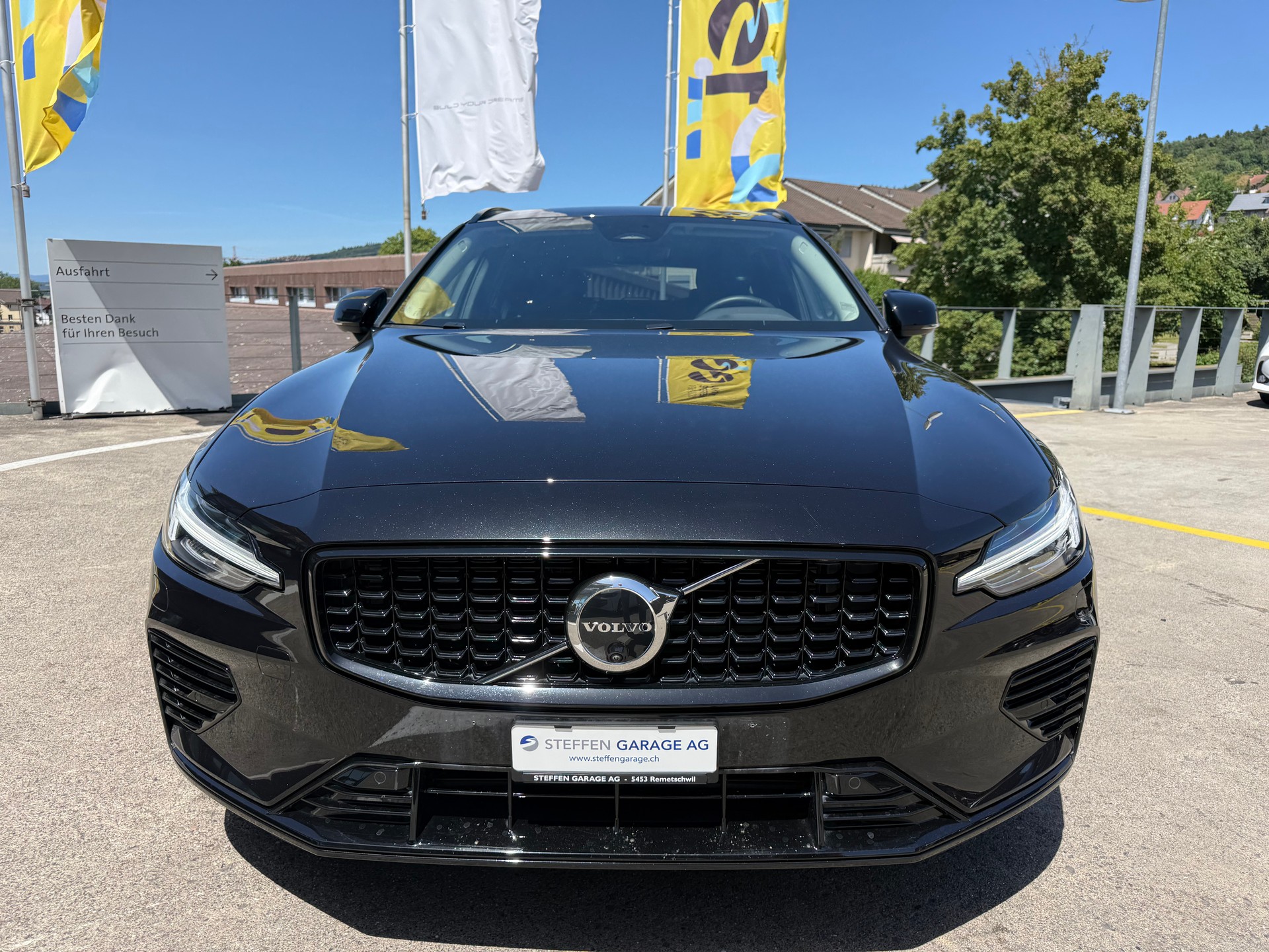 VOLVO V60 T6 eAWD Plug in Hybrid Plus Dark Geartronic-showroom-element-1