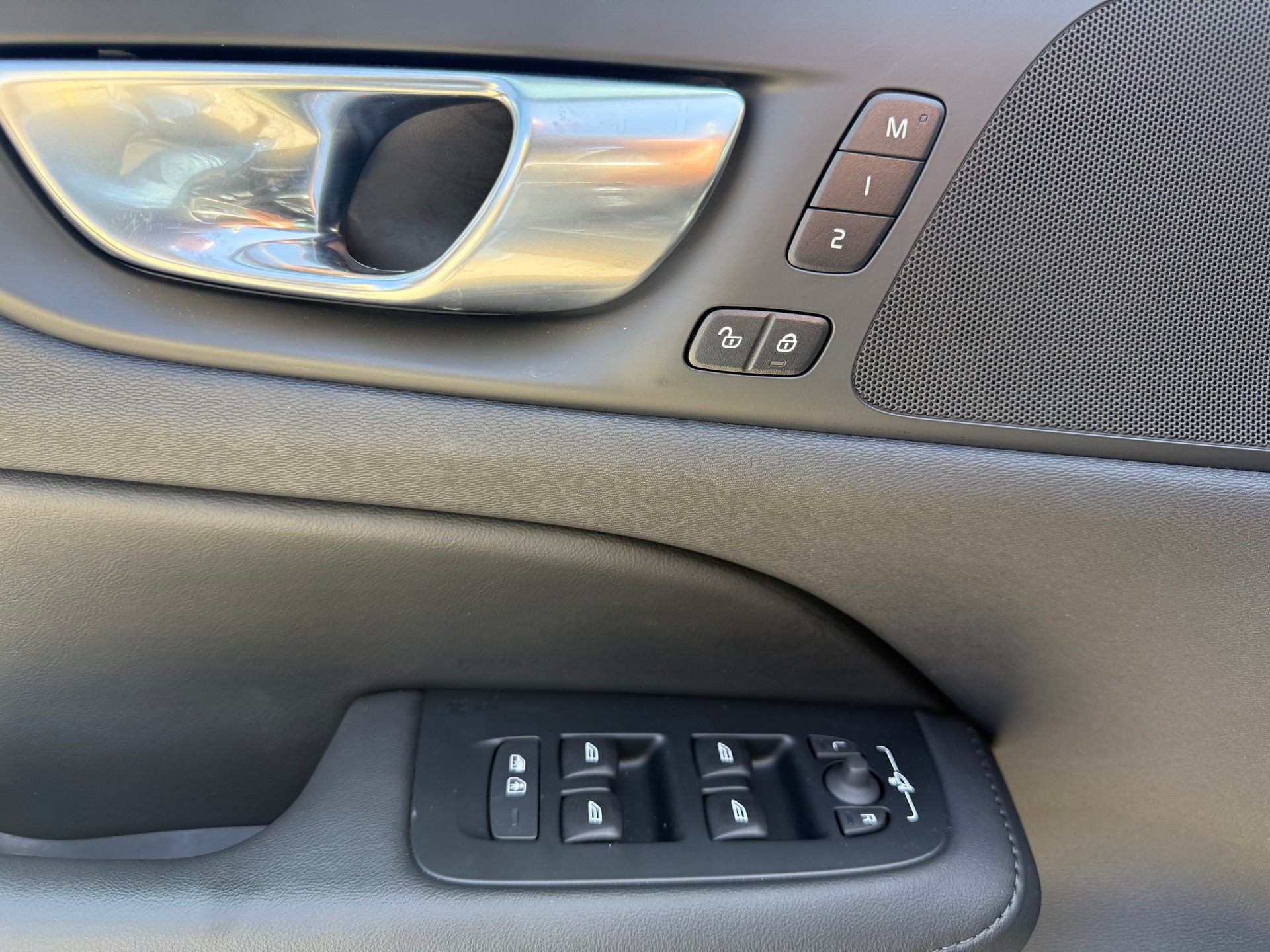 VOLVO V60 T6 eAWD Plug in Hybrid Plus Dark Geartronic-image-11