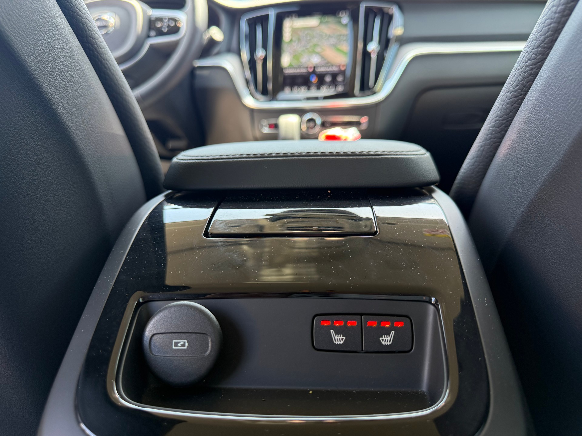 VOLVO V60 T6 eAWD Plug in Hybrid Plus Dark Geartronic-image-20