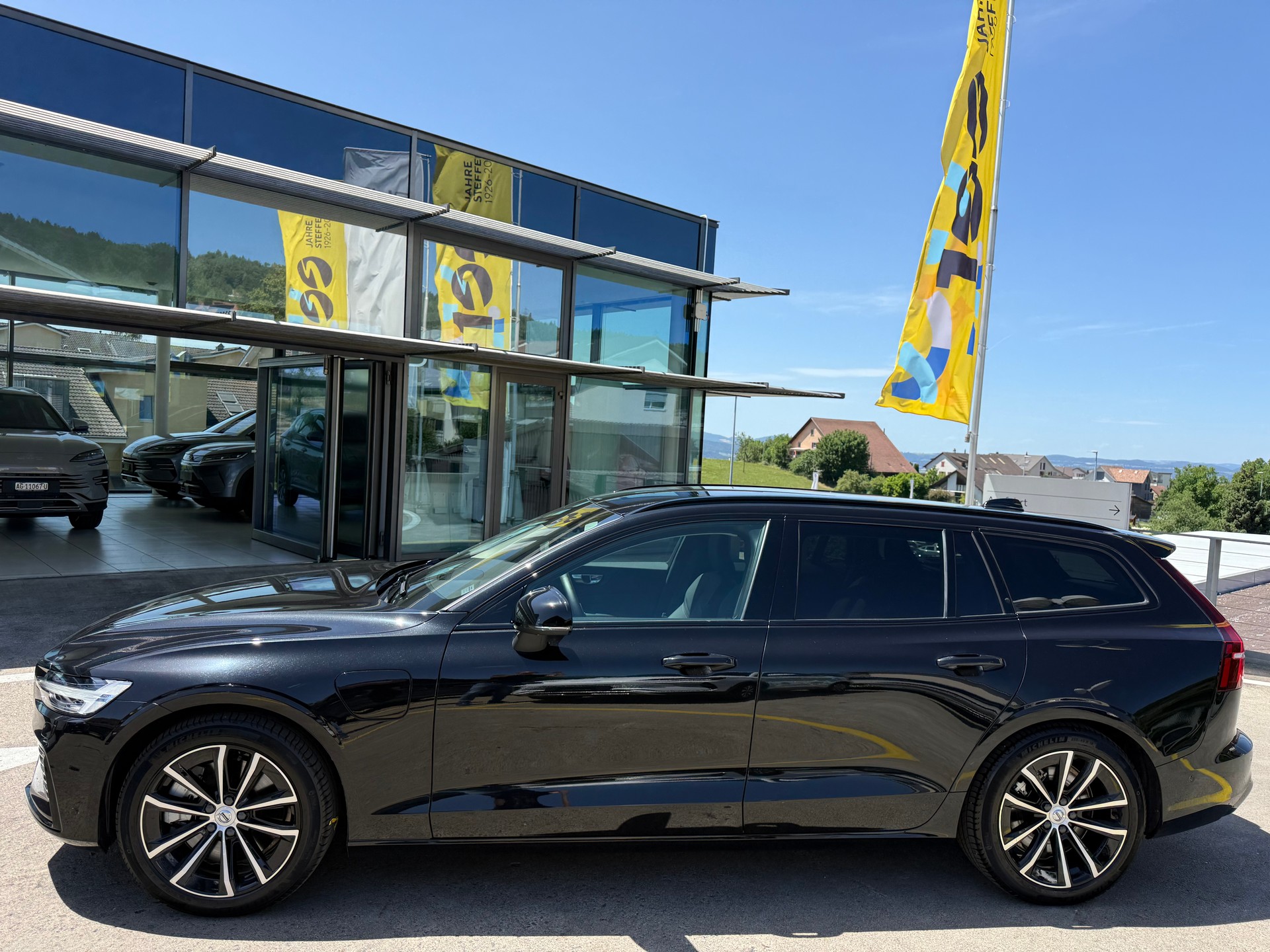 VOLVO V60 T6 eAWD Plug in Hybrid Plus Dark Geartronic-image-7
