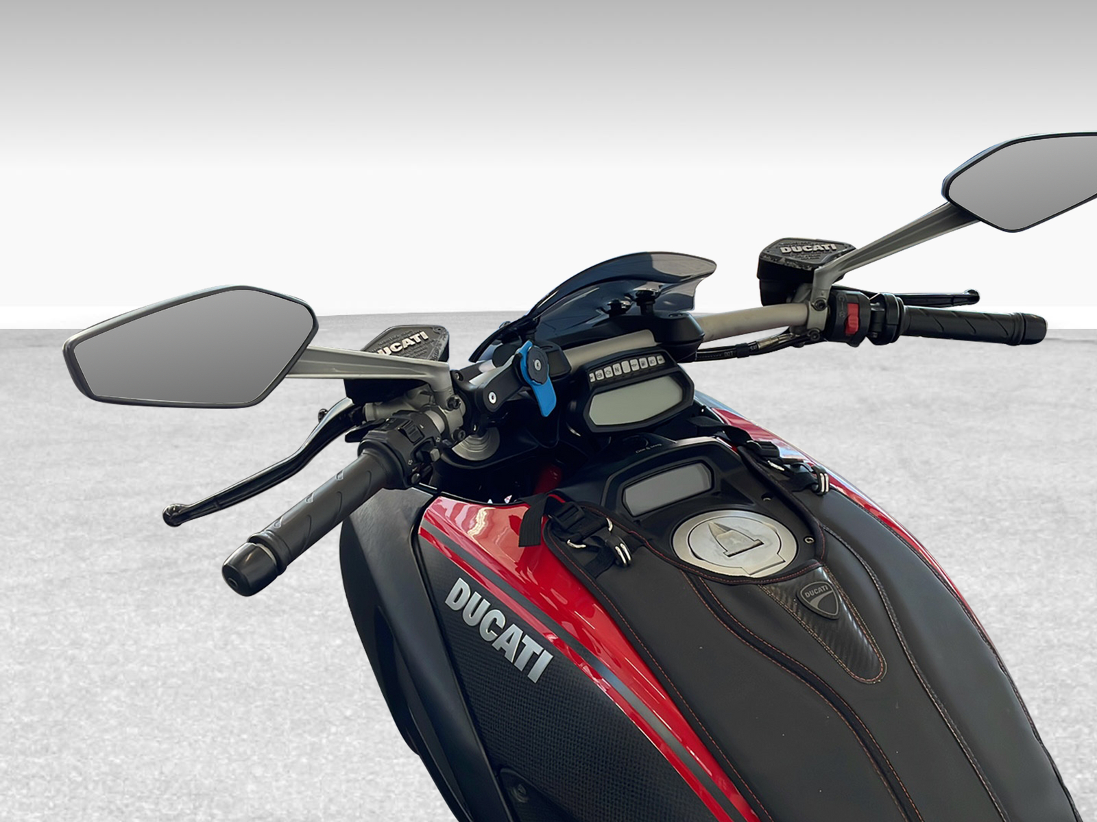 DUCATI 1200 Diavel Carbon ABS-image-4
