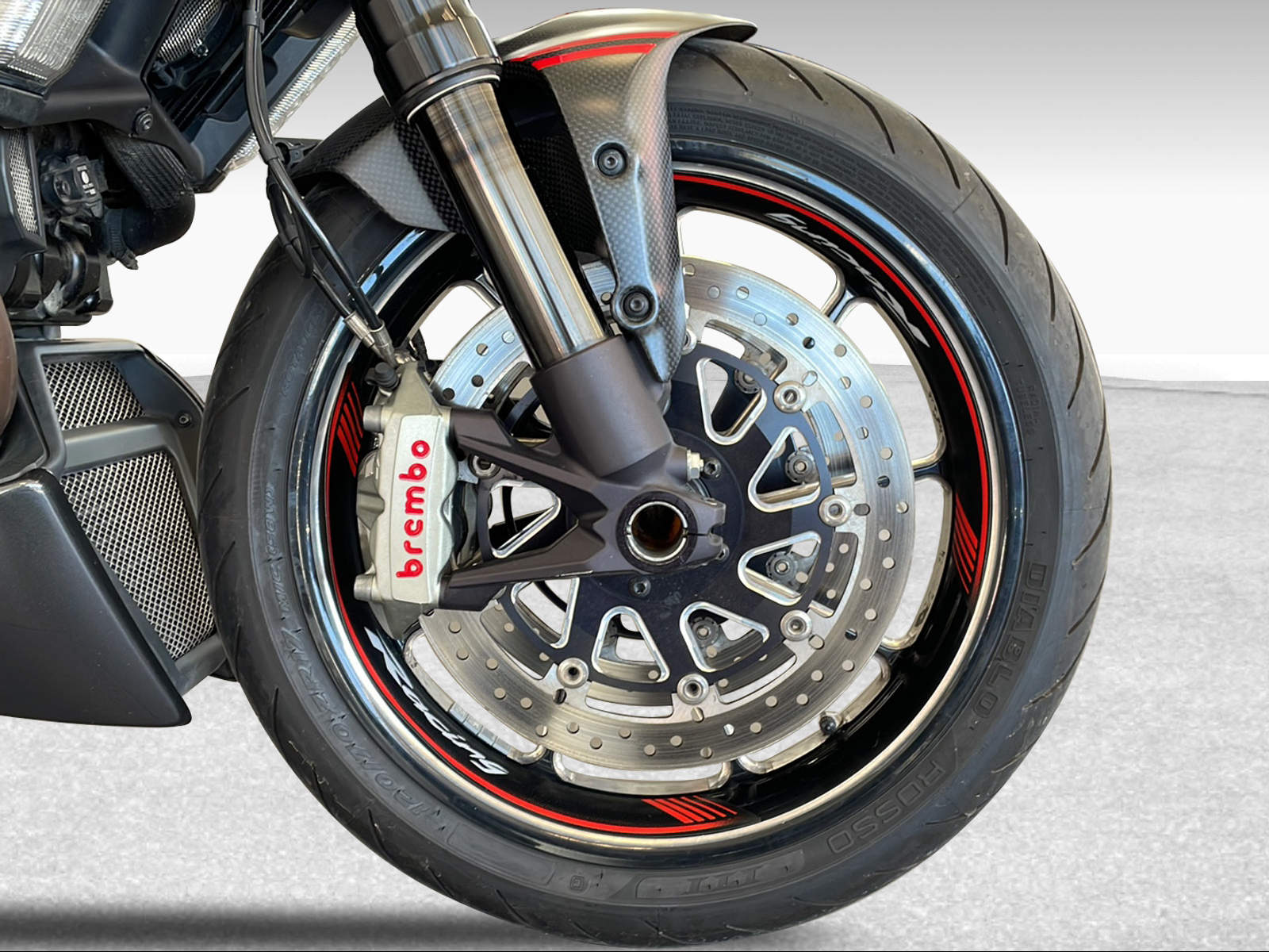 DUCATI 1200 Diavel Carbon ABS-image-6