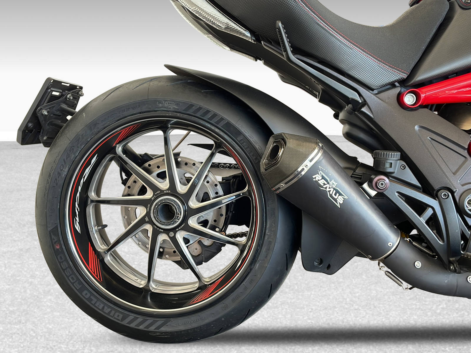 DUCATI 1200 Diavel Carbon ABS-image-9