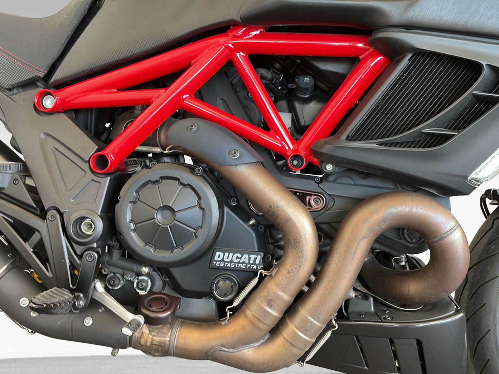 DUCATI 1200 Diavel Carbon ABS-image-8