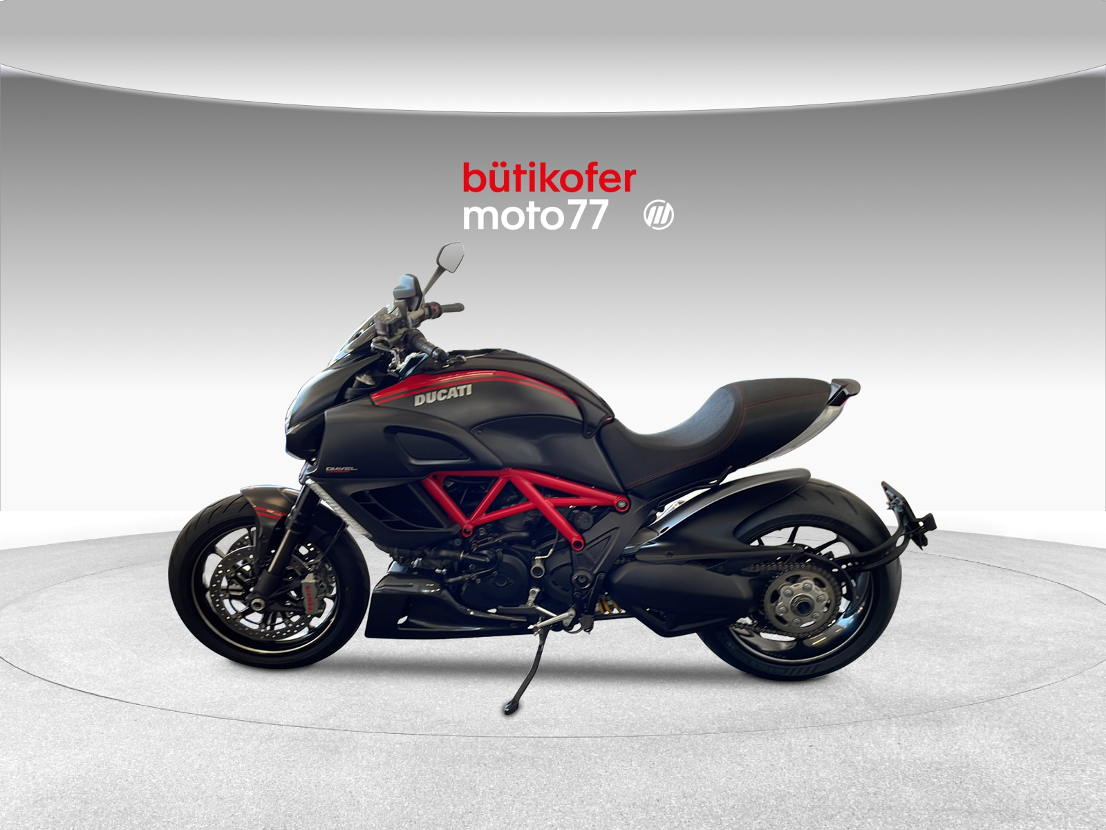 DUCATI 1200 Diavel Carbon ABS-showroom-element-3