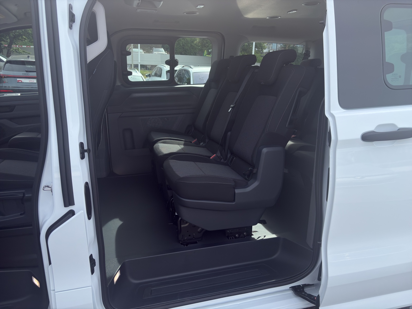 VW Caravelle 3100 2.0 TDI 150 Basis-image-6