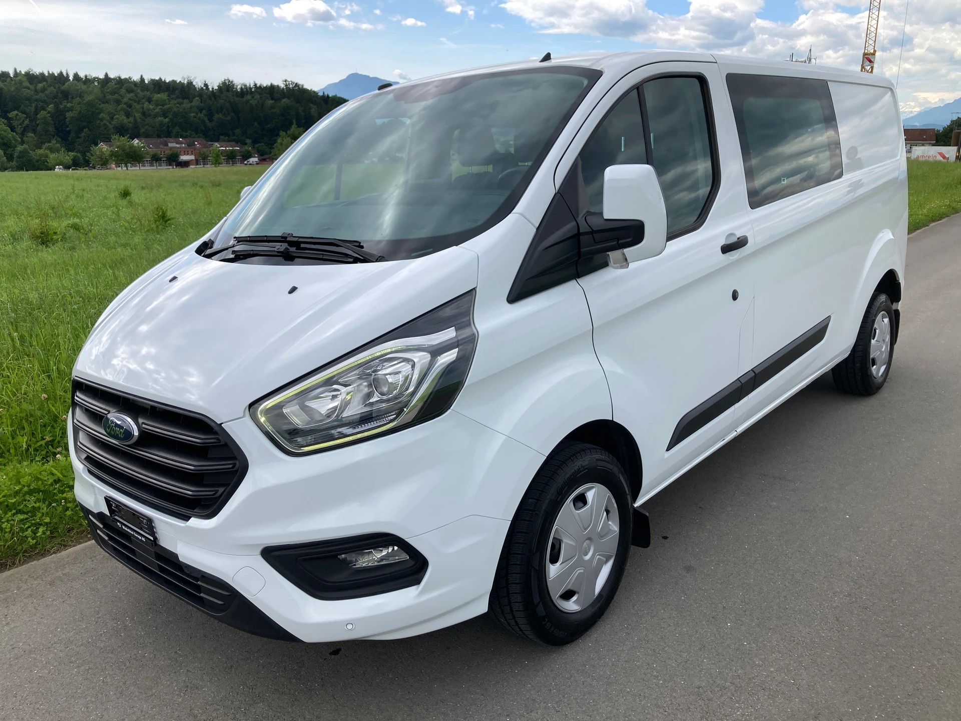 FORD Transit Custom Van 300 L2H1 DK Trend 6 Plätzer mit Anhängerkupplung-image-0