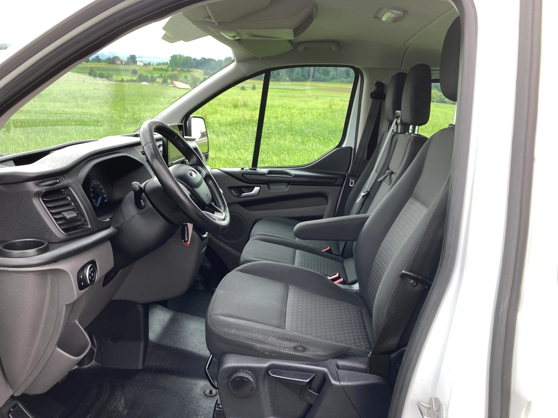 FORD Transit Custom Van 300 L2H1 DK Trend 6 Plätzer mit Anhängerkupplung-image-8