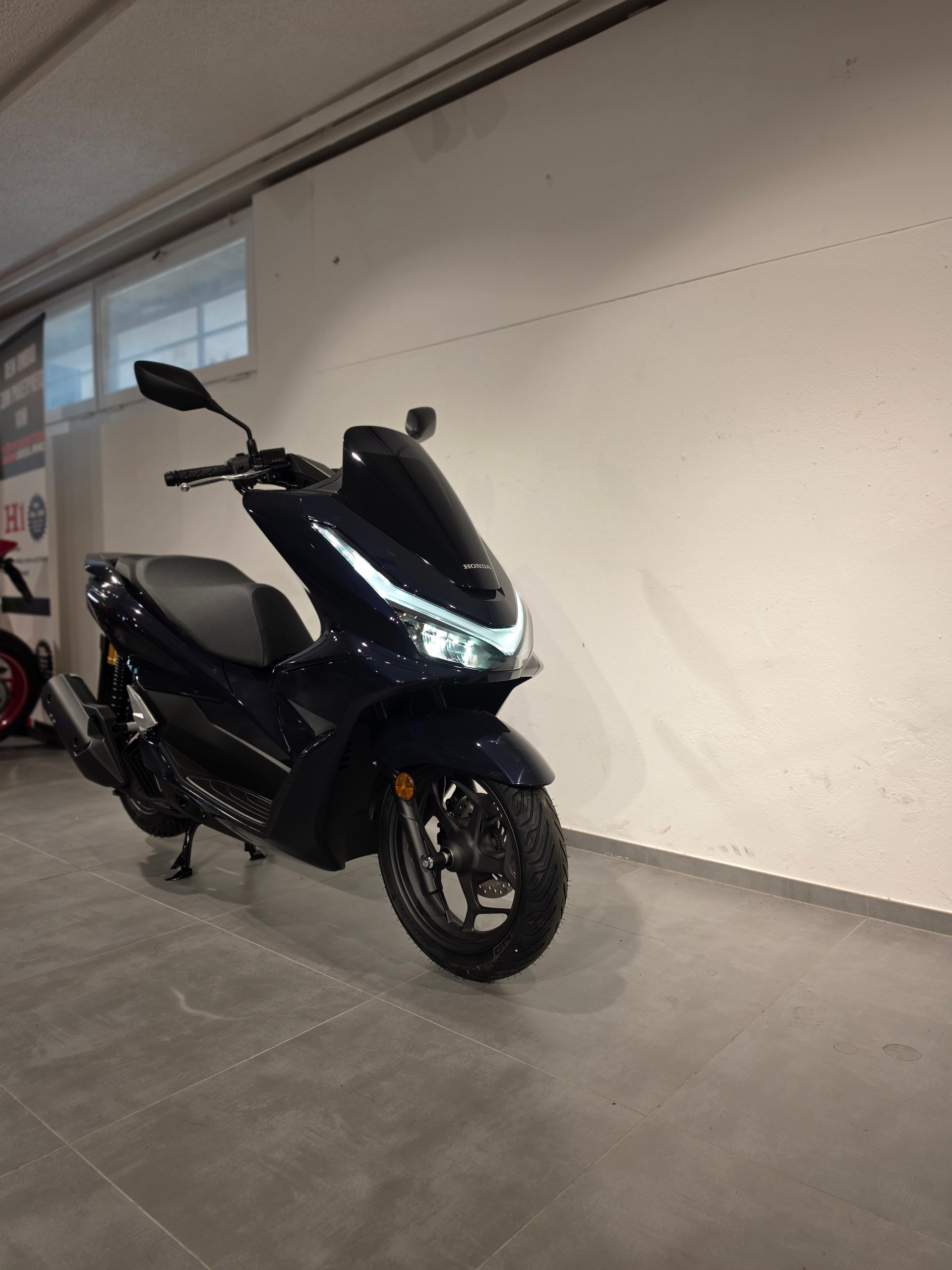HONDA PCX 125 DX-showroom-element-1