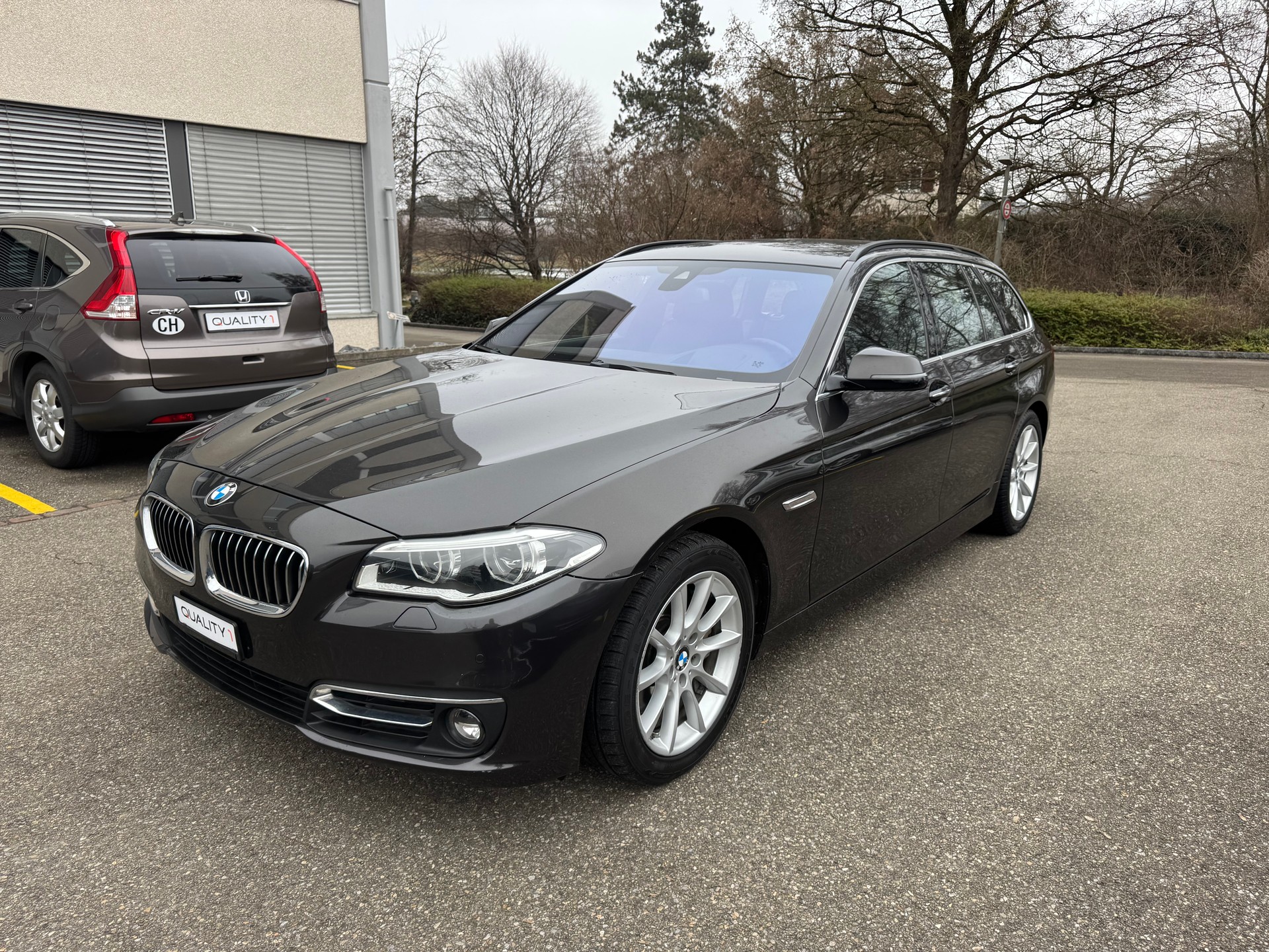 BMW 530d Touring xDrive Luxury Line Steptronic-image-0