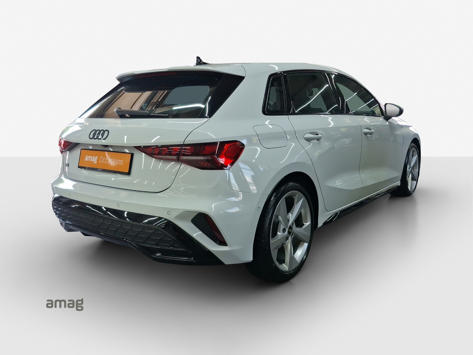 AUDI A3 Sportback TFSI 110 kW S line S tronic-image-4