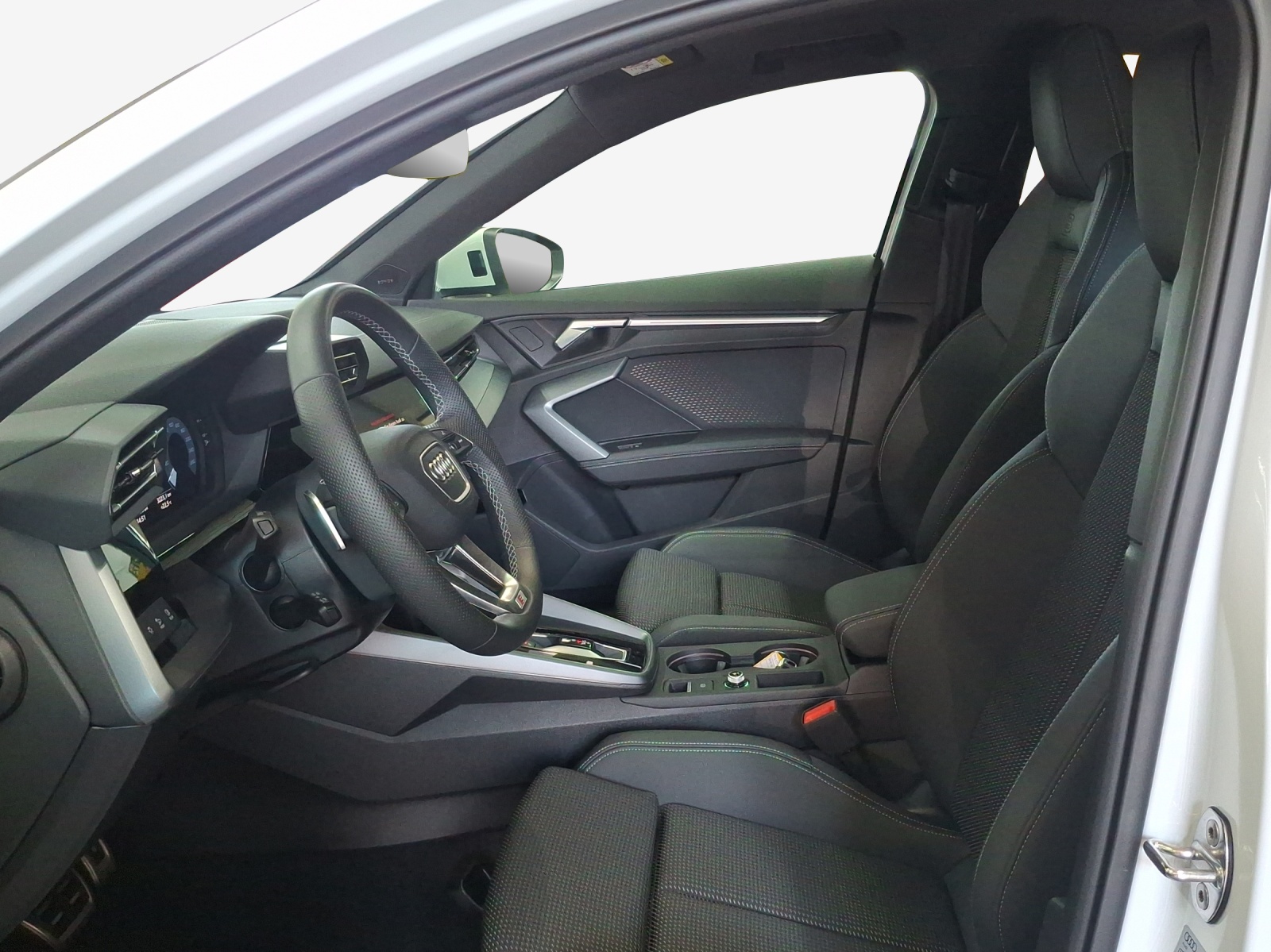 AUDI A3 Sportback TFSI 110 kW S line S tronic-image-7