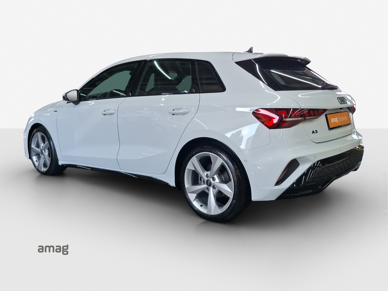 AUDI A3 Sportback TFSI 110 kW S line S tronic-image-2