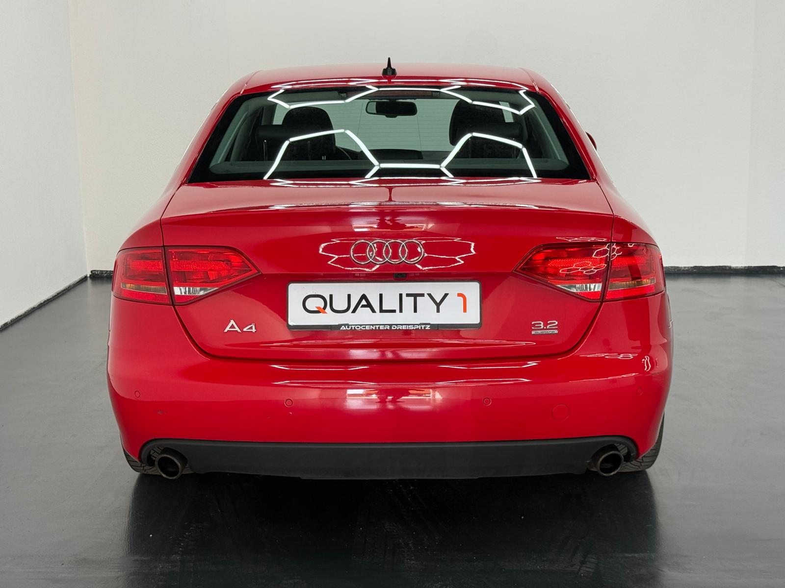 AUDI A4 Limousine 3.2 FSI quattro tiptronic-image-5