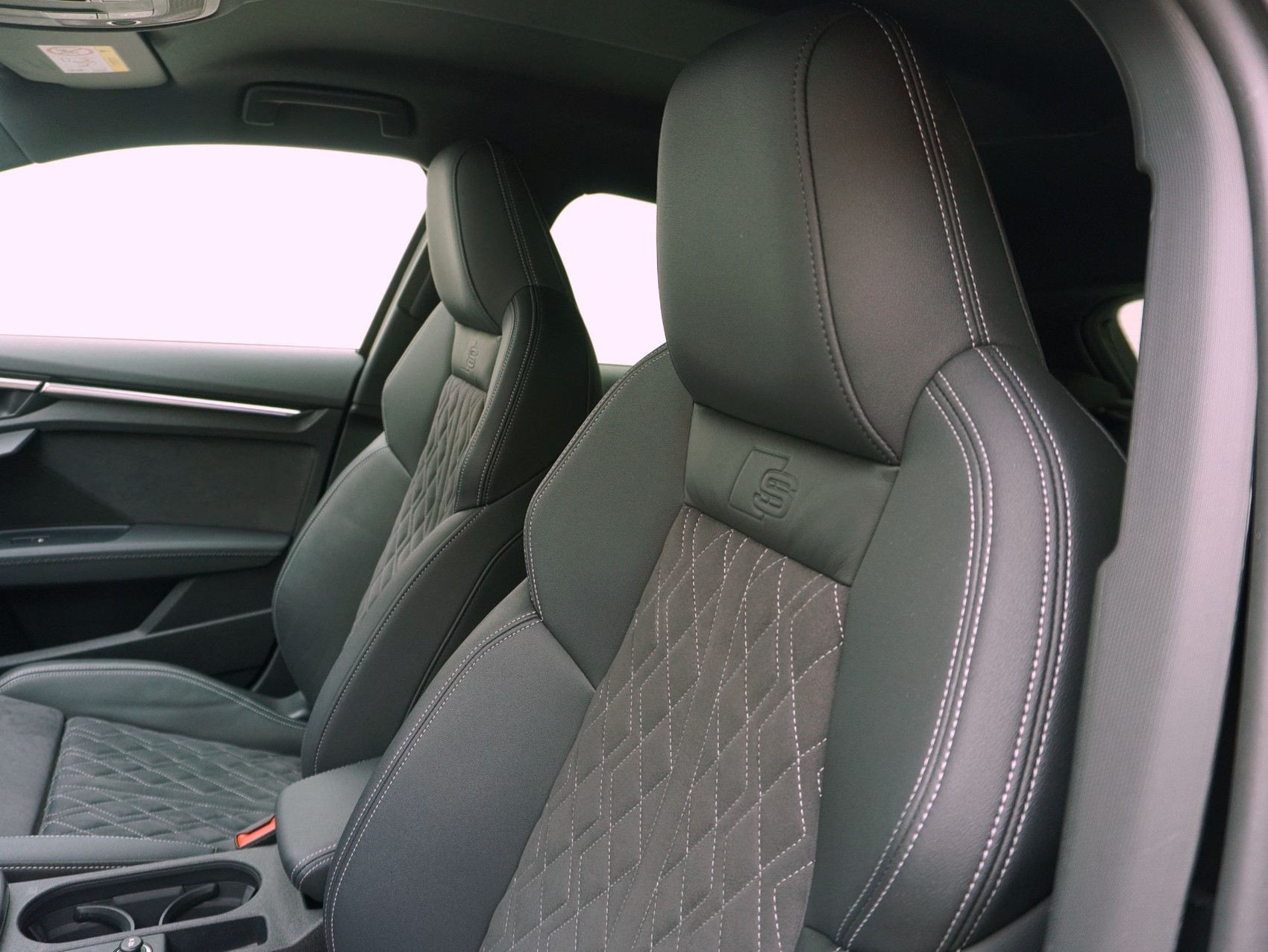 AUDI A3 Sportback 35 TFSI S Line S-Tronic-image-9