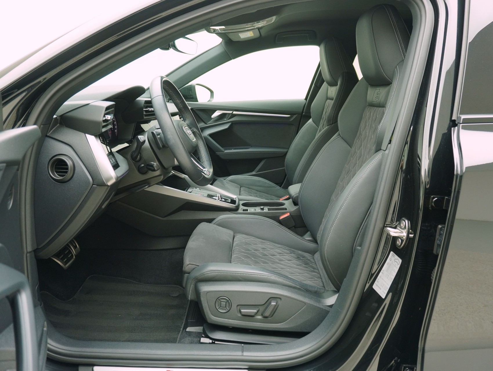 AUDI A3 Sportback 35 TFSI S Line S-Tronic-image-8