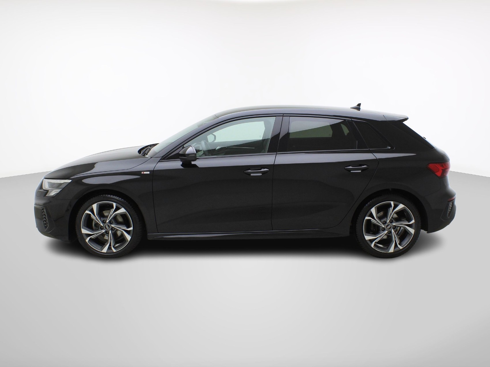 AUDI A3 Sportback 35 TFSI S Line S-Tronic-image-2