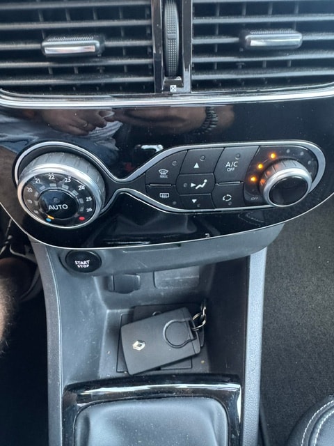 RENAULT Clio 0.9 12V Intens-image-16