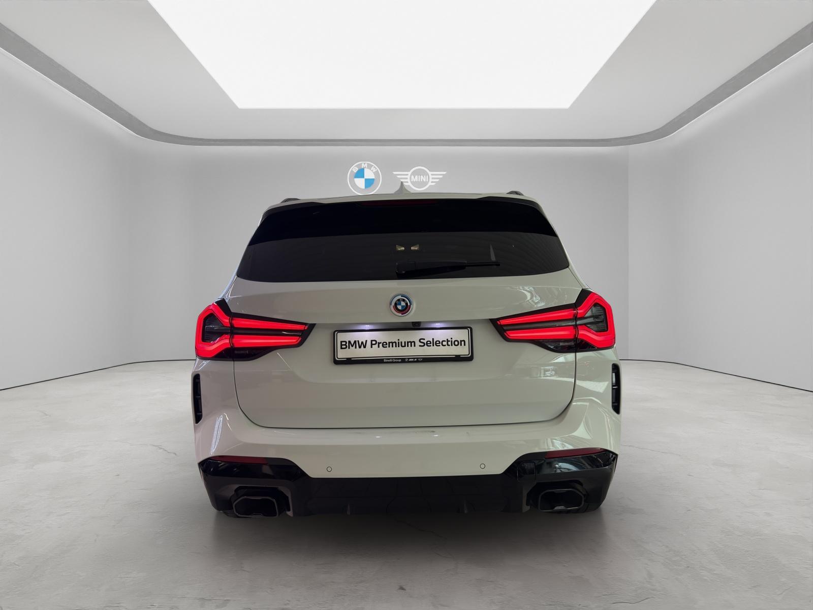 BMW X3 M40i-showroom-element-3