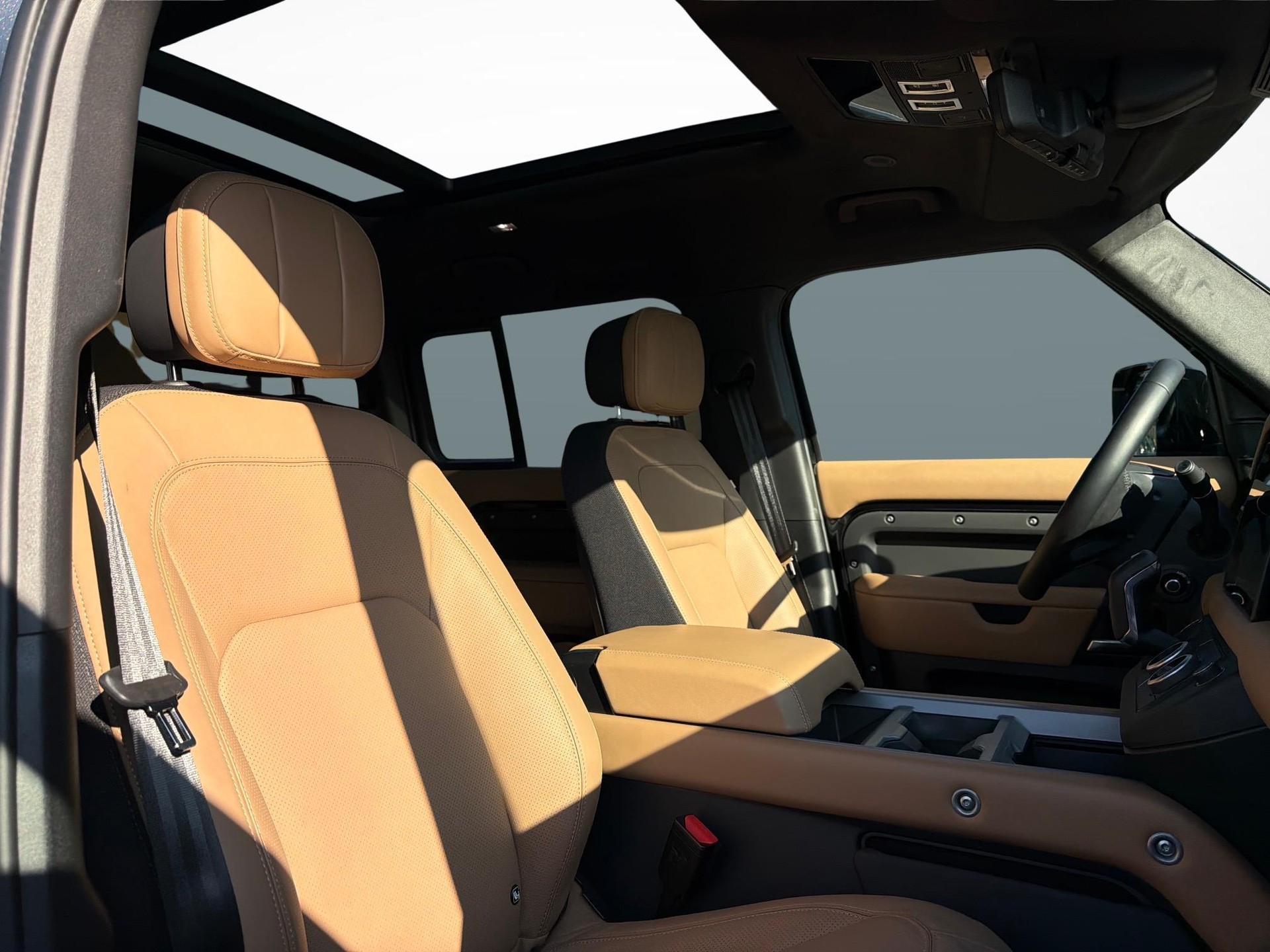 LAND ROVER Defender 130 3.0 D I6 300 X-Dynamic HSE-image-3