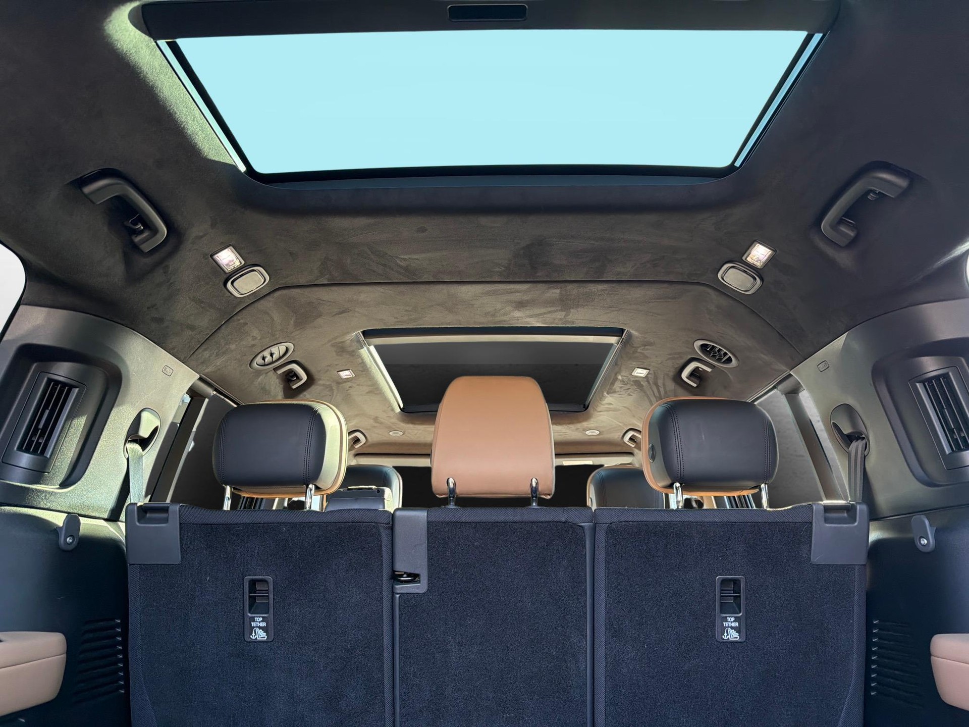 LAND ROVER Defender 130 3.0 D I6 300 X-Dynamic HSE-image-13